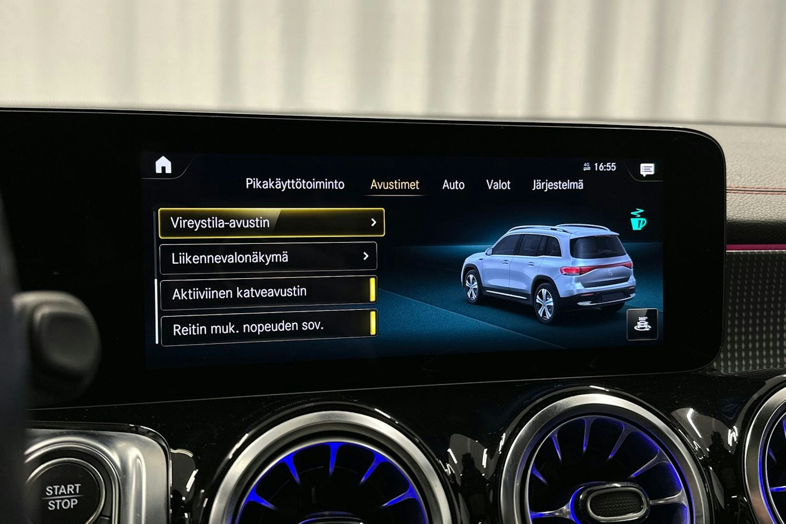 sininen Mercedes-Benz EQB 2023 kuva 26.