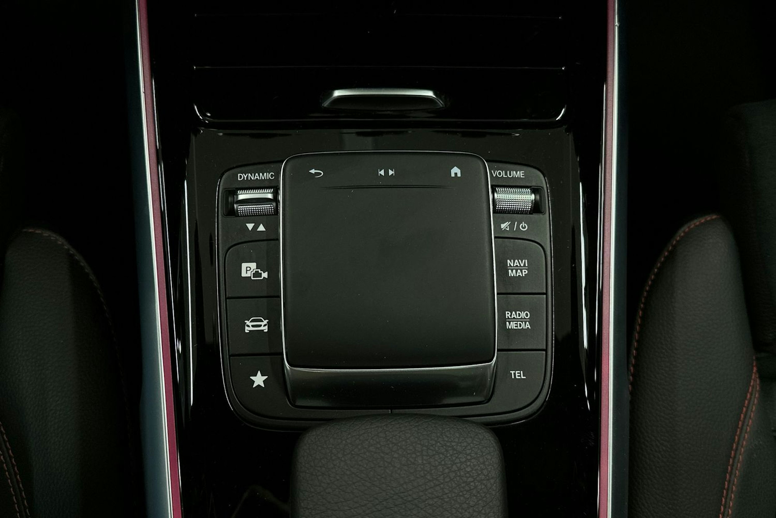 sininen Mercedes-Benz EQB 2023 kuva 28.