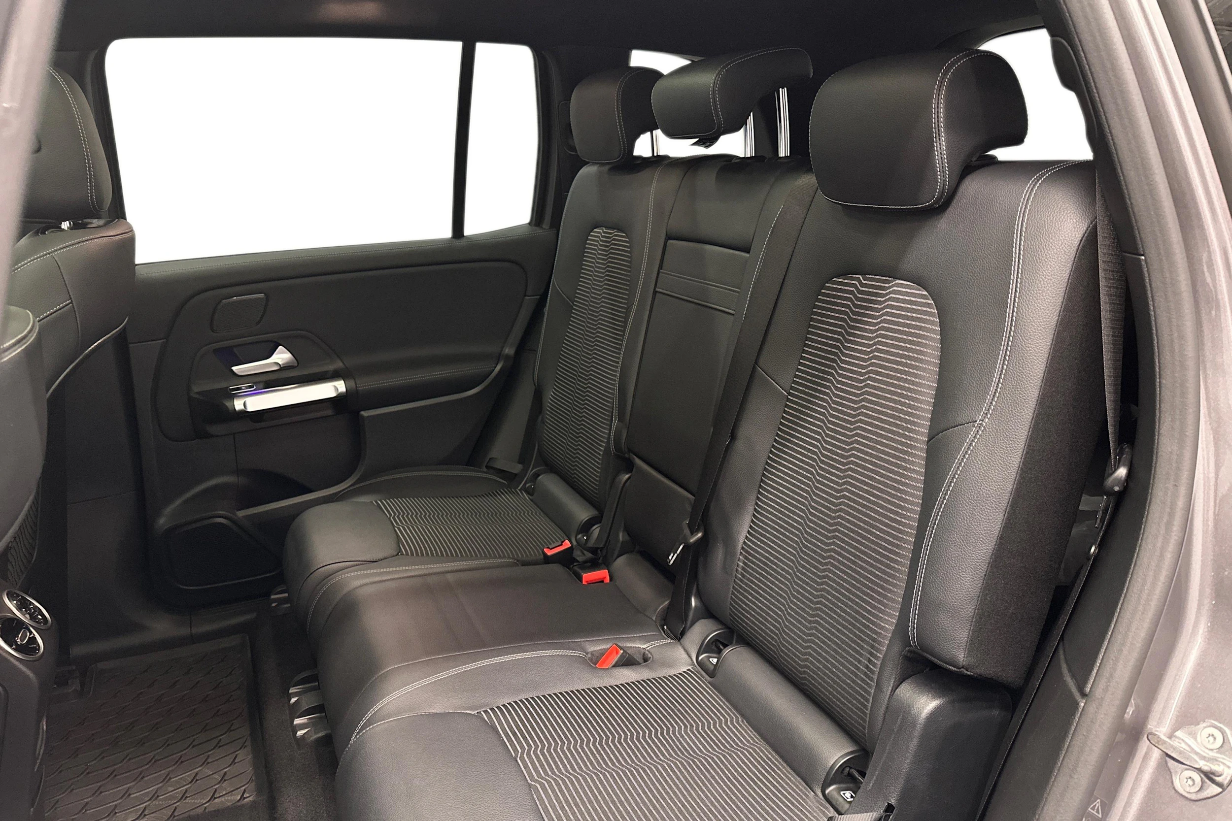 harmaa Mercedes-Benz EQB 2023 kuva 11.