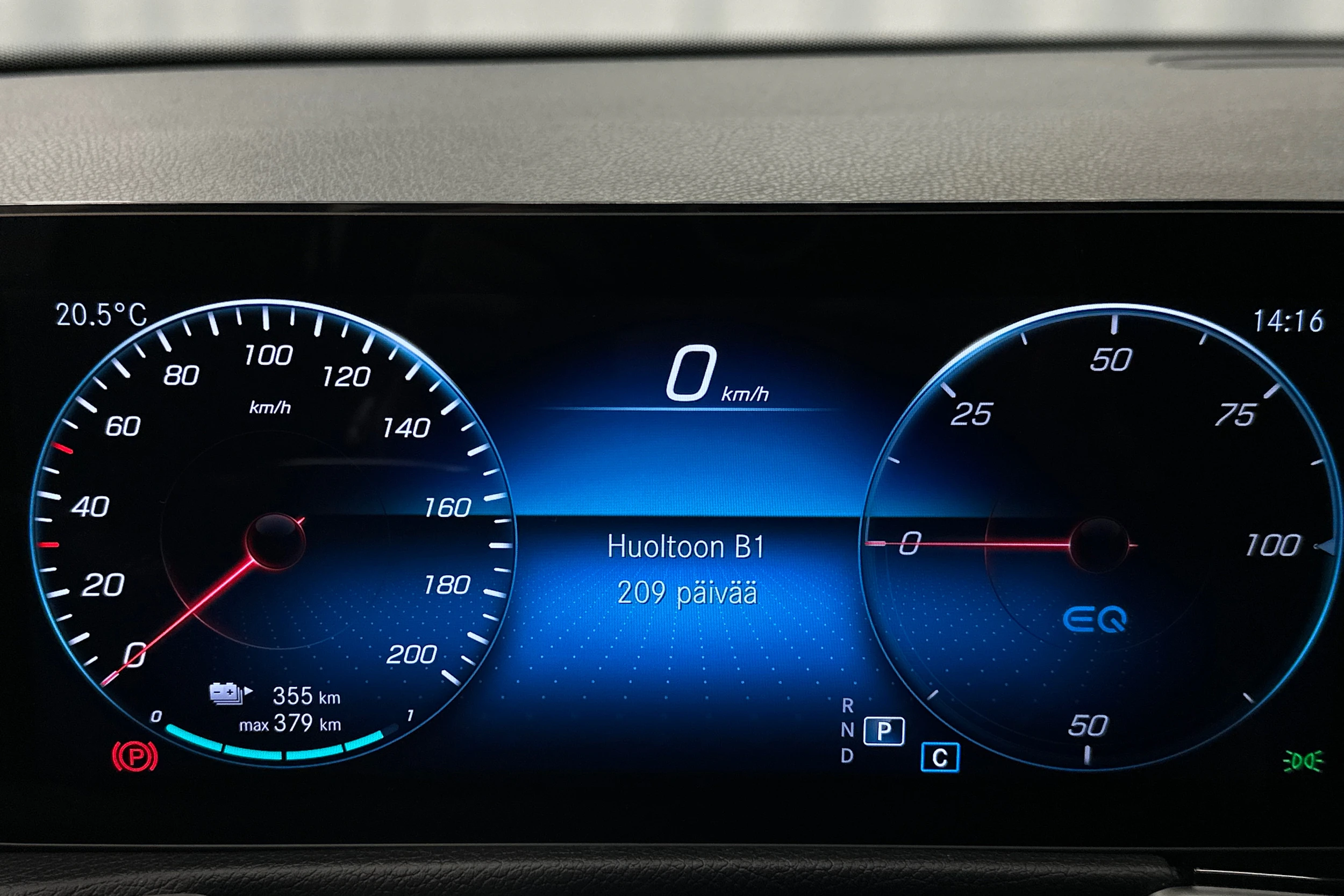 harmaa Mercedes-Benz EQB 2023 kuva 18.