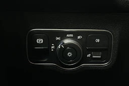 harmaa Mercedes-Benz EQB 2023 kuva 38.