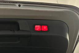 harmaa Mercedes-Benz EQB 2023 kuva 41.