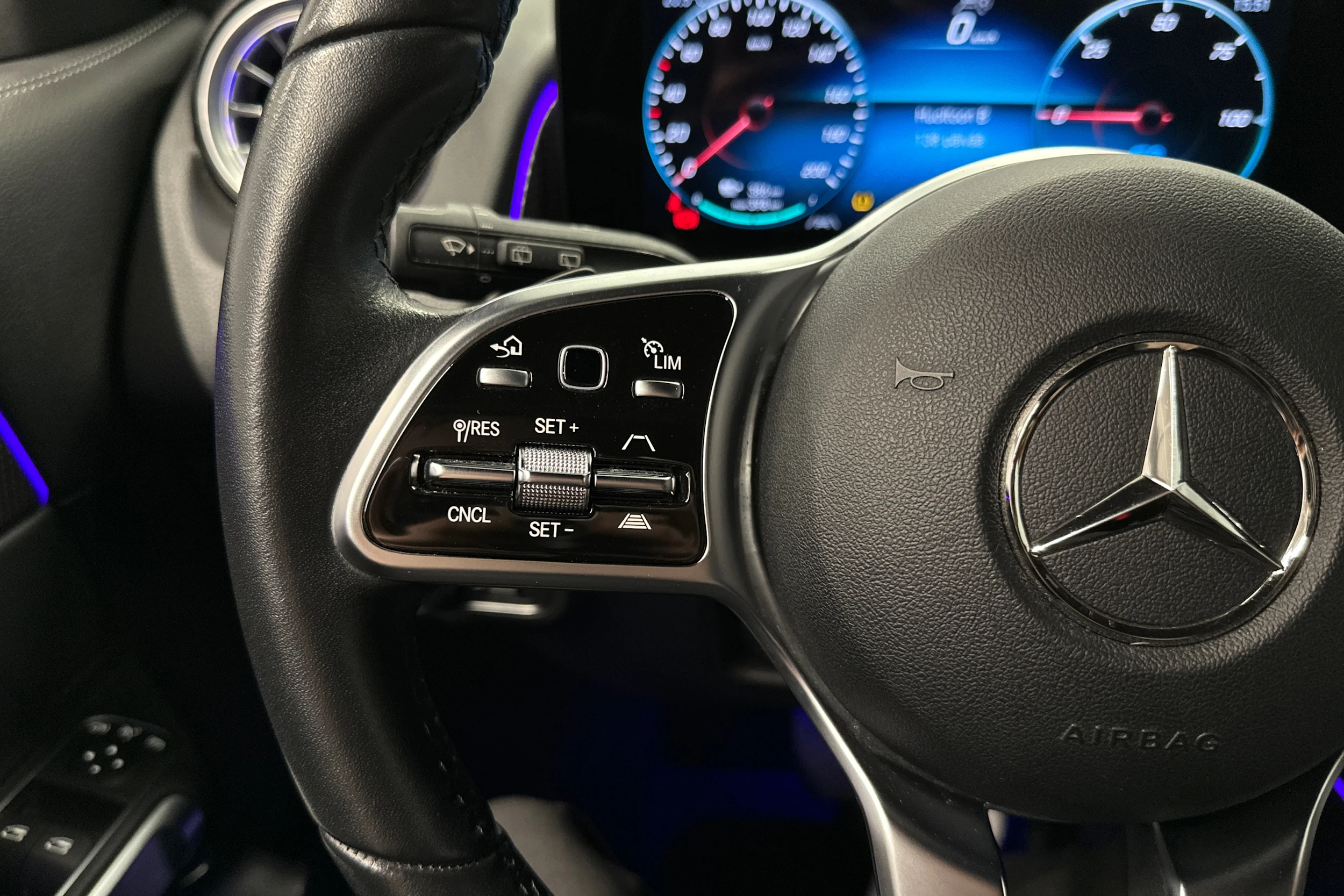 harmaa Mercedes-Benz EQB 2023 kuva 15.