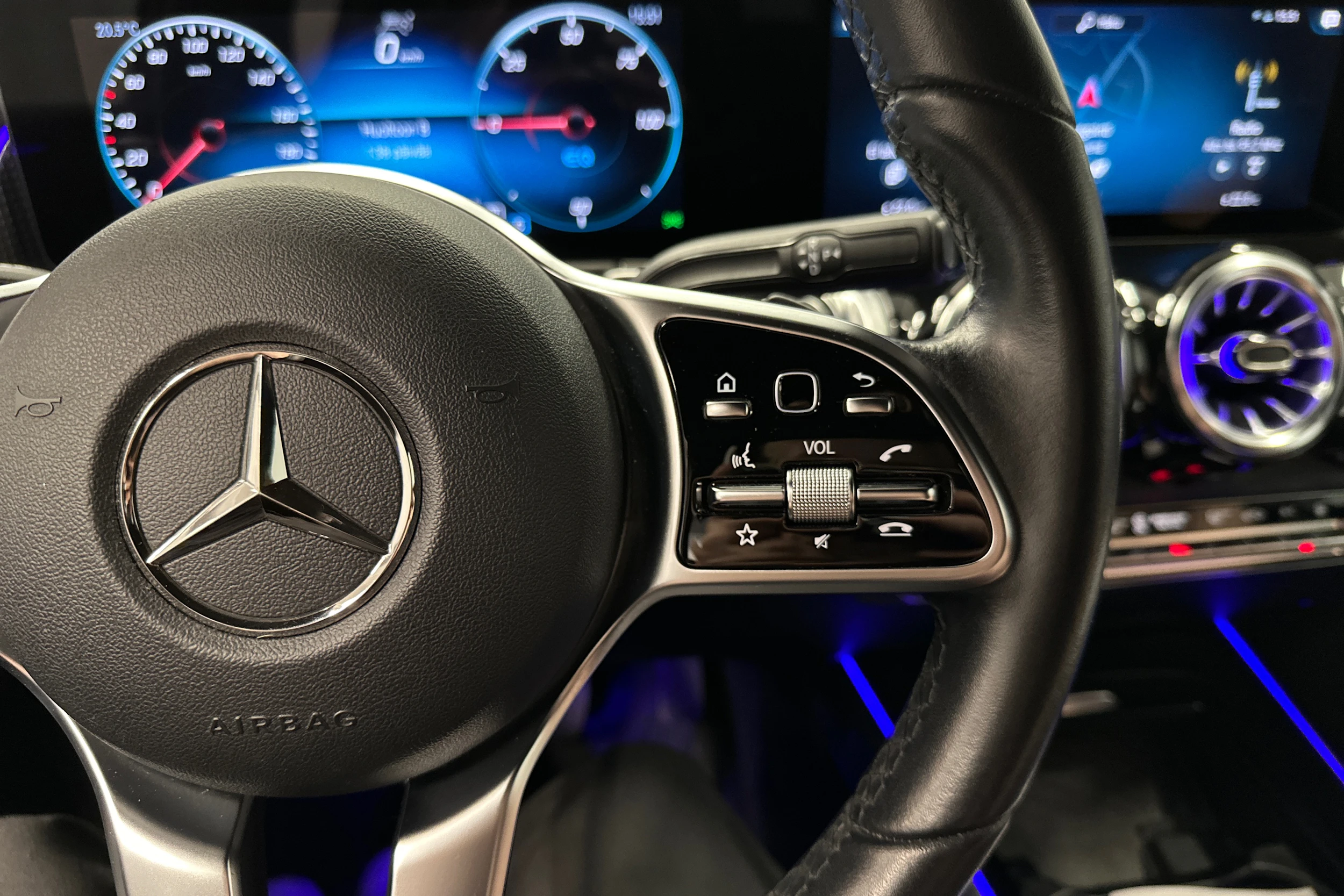 harmaa Mercedes-Benz EQB 2023 kuva 16.