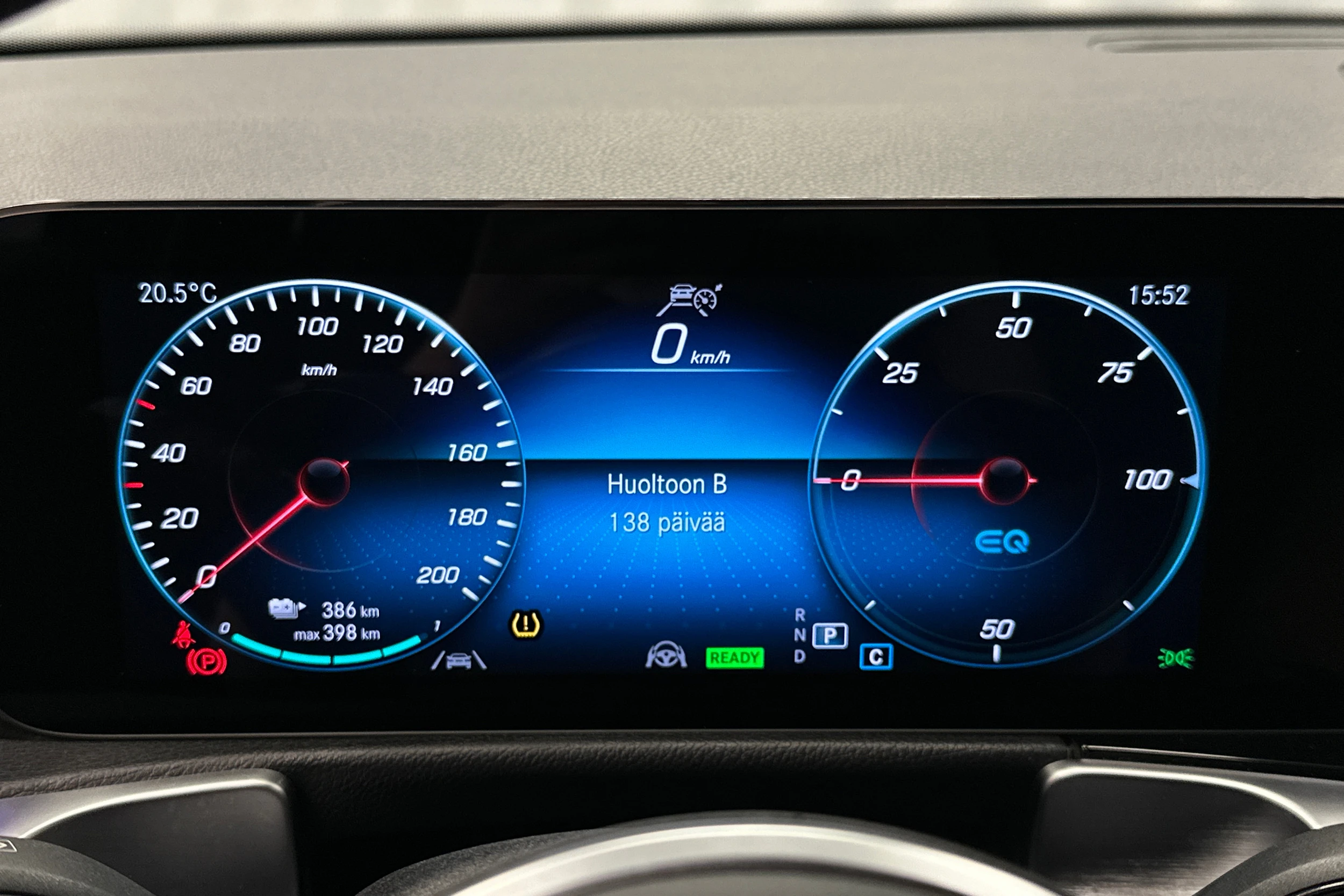 harmaa Mercedes-Benz EQB 2023 kuva 17.