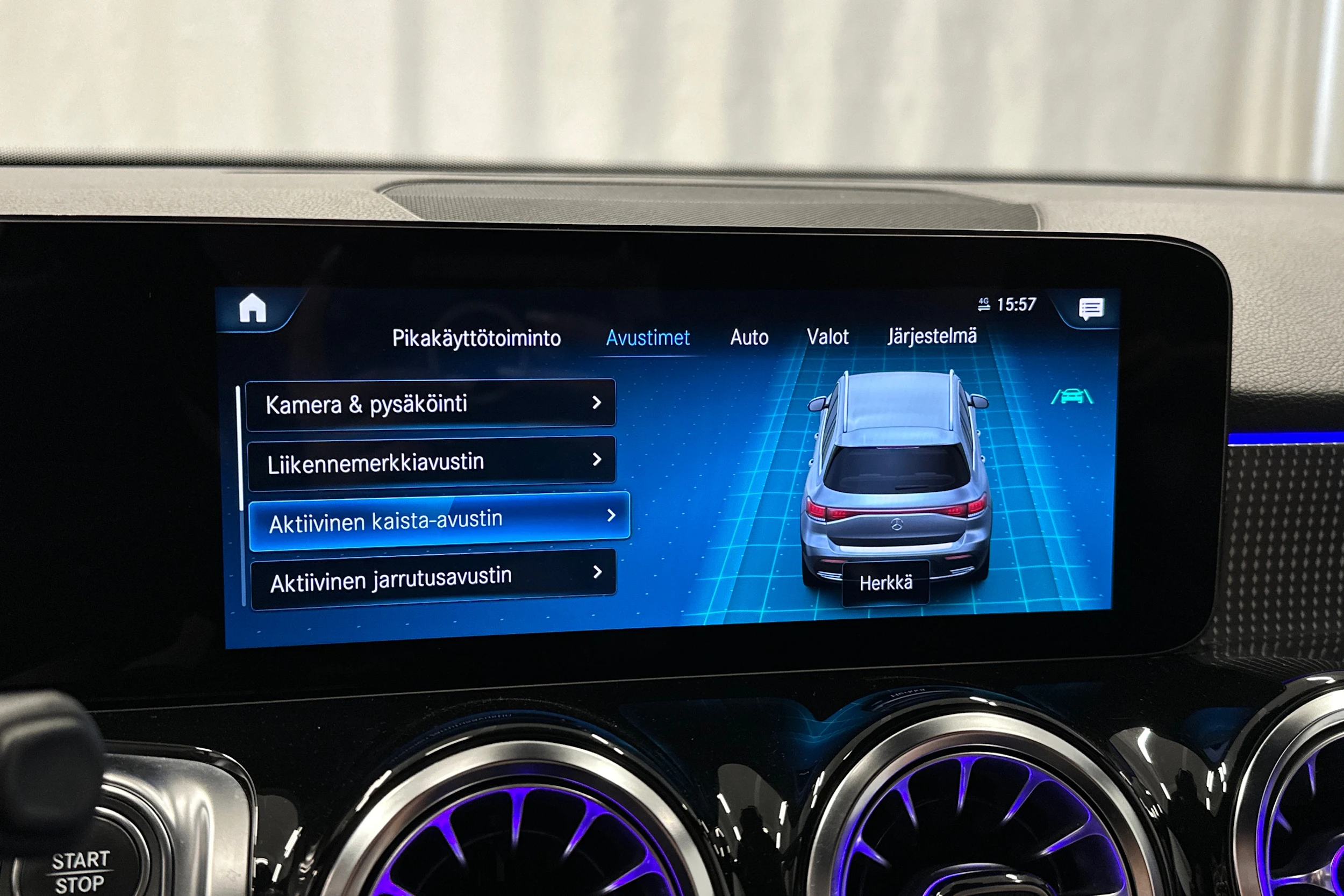 harmaa Mercedes-Benz EQB 2023 kuva 34.
