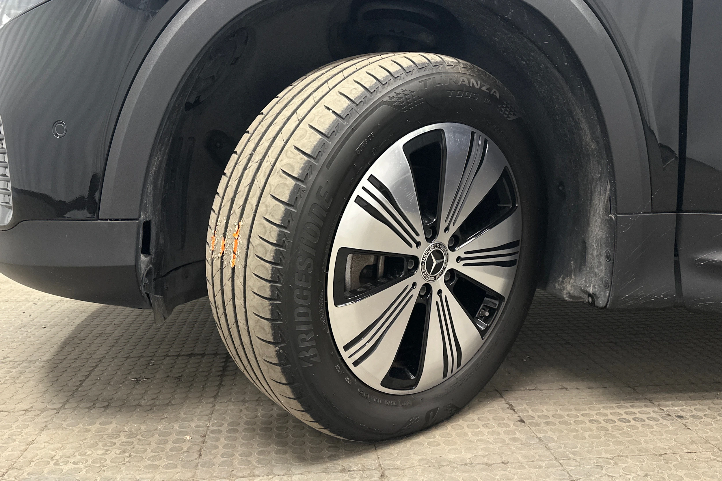 musta Mercedes-Benz EQB 2023 kuva 13.