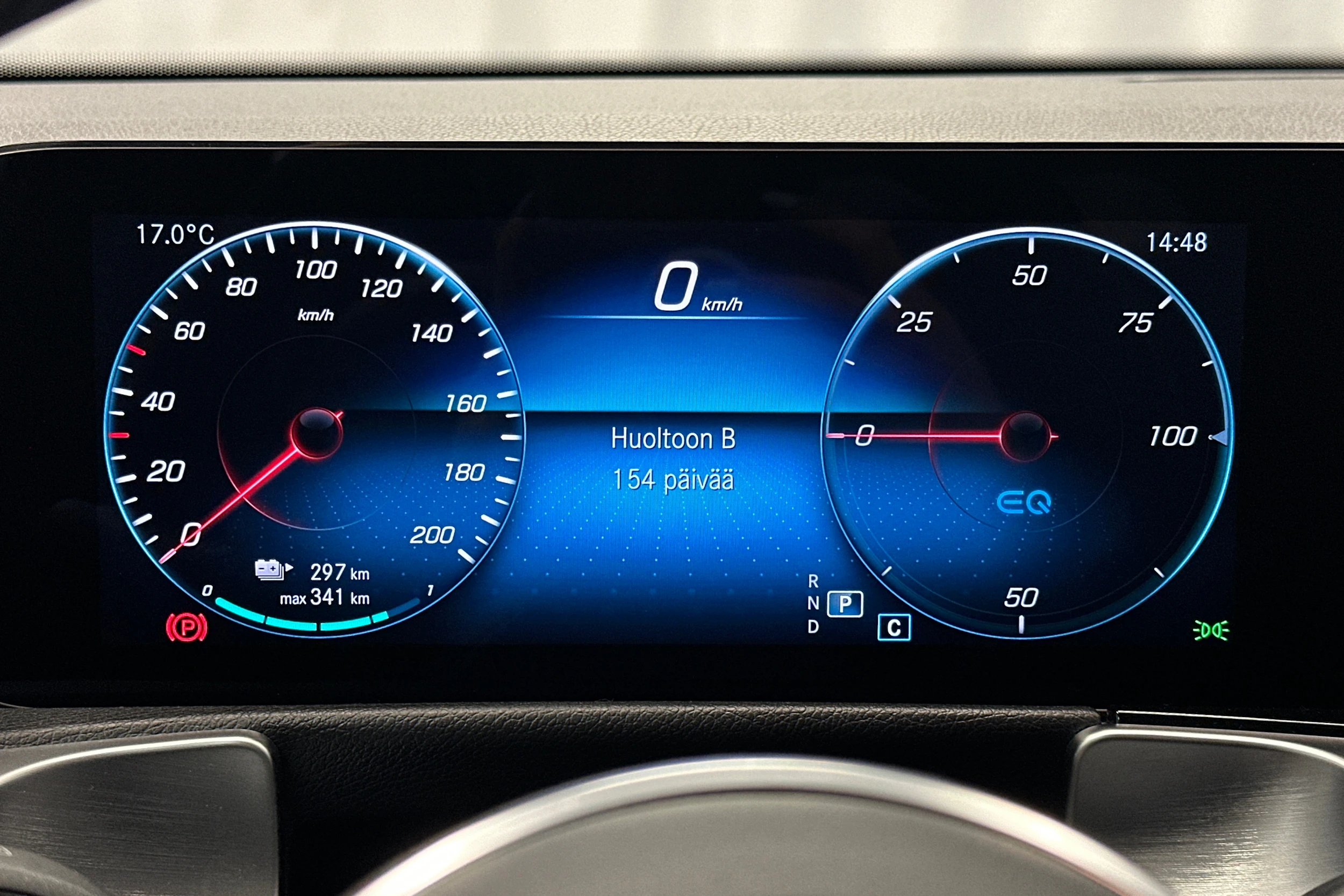 musta Mercedes-Benz EQB 2023 kuva 17.