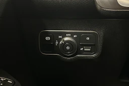 musta Mercedes-Benz EQB 2023 kuva 18.