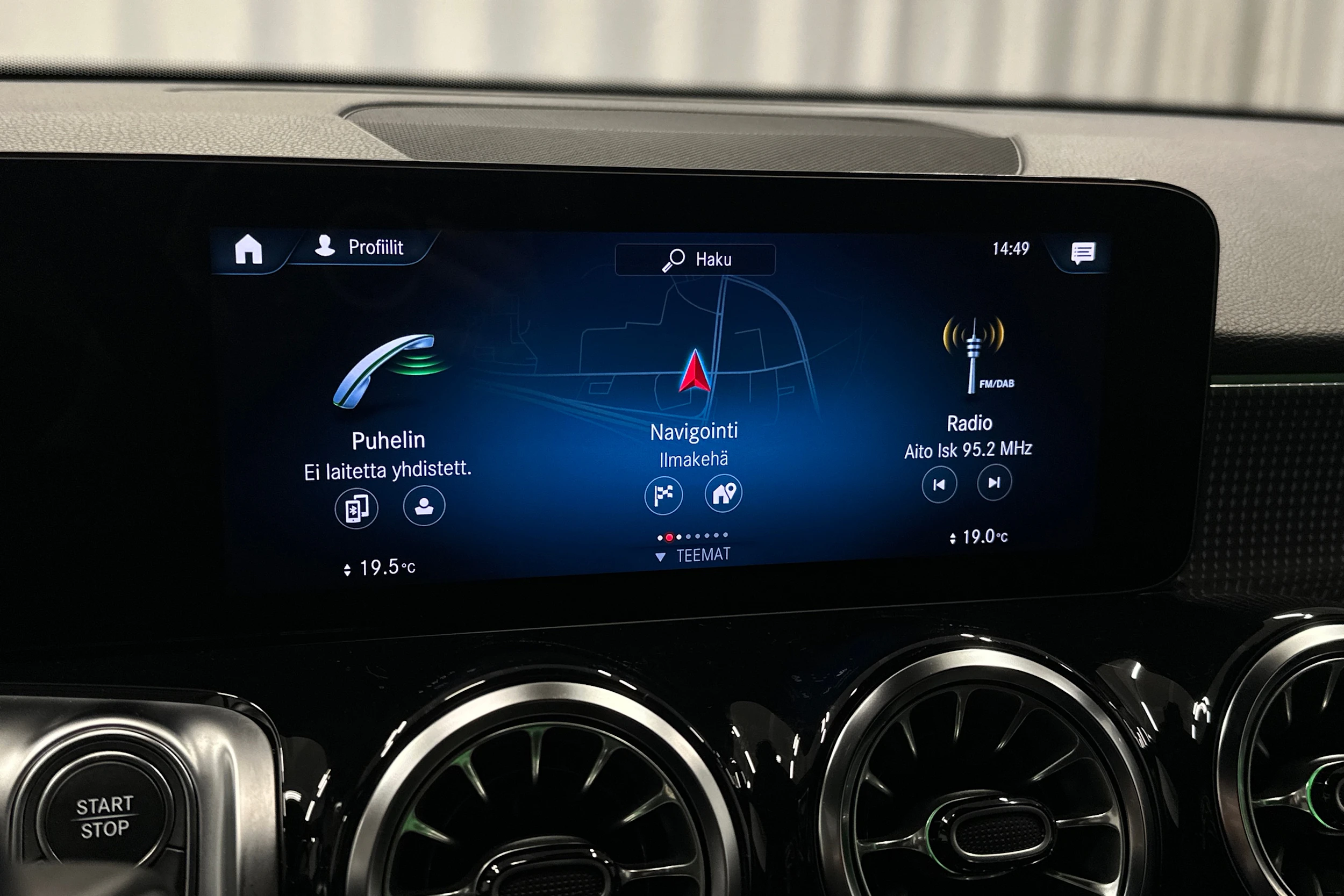 musta Mercedes-Benz EQB 2023 kuva 20.