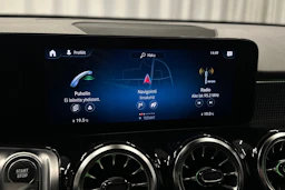 musta Mercedes-Benz EQB 2023 kuva 20.