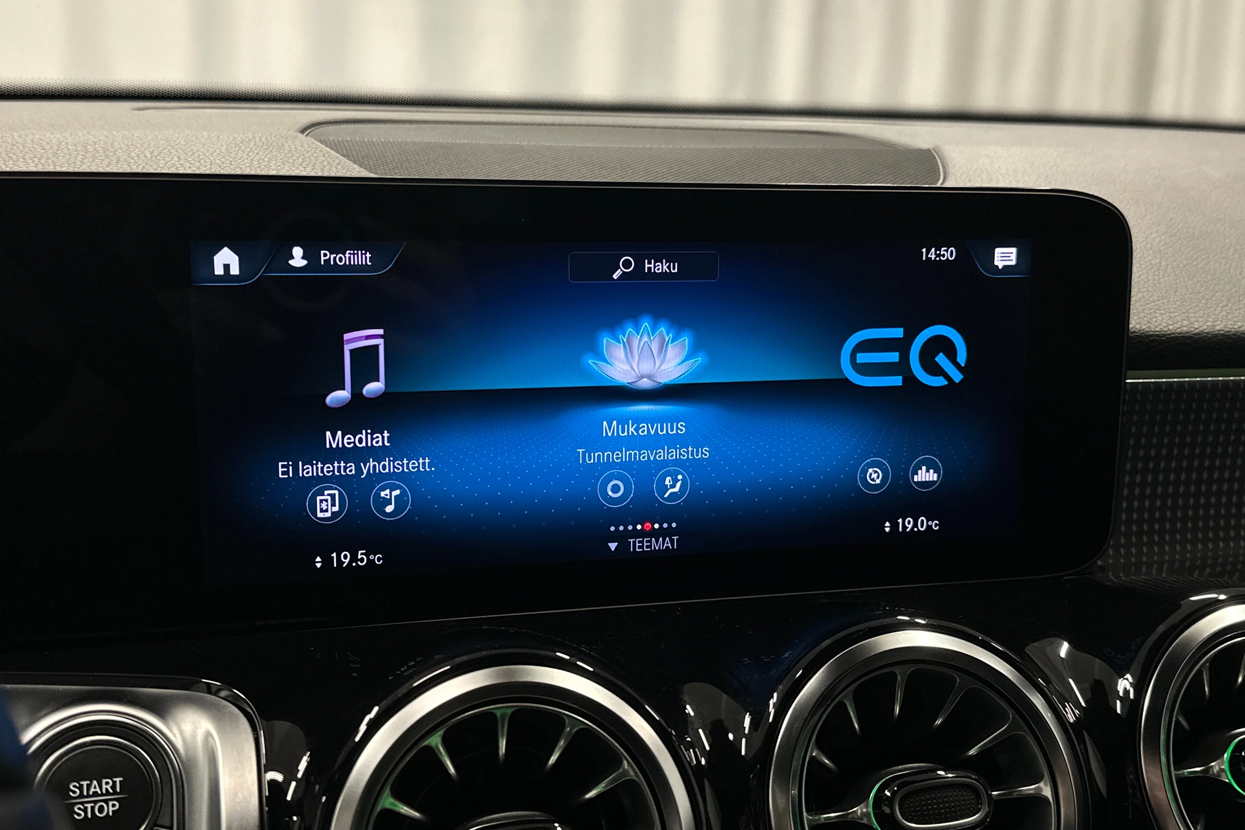 musta Mercedes-Benz EQB 2023 kuva 21.