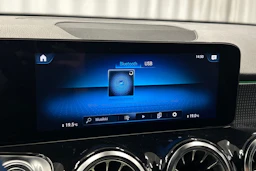 musta Mercedes-Benz EQB 2023 kuva 26.