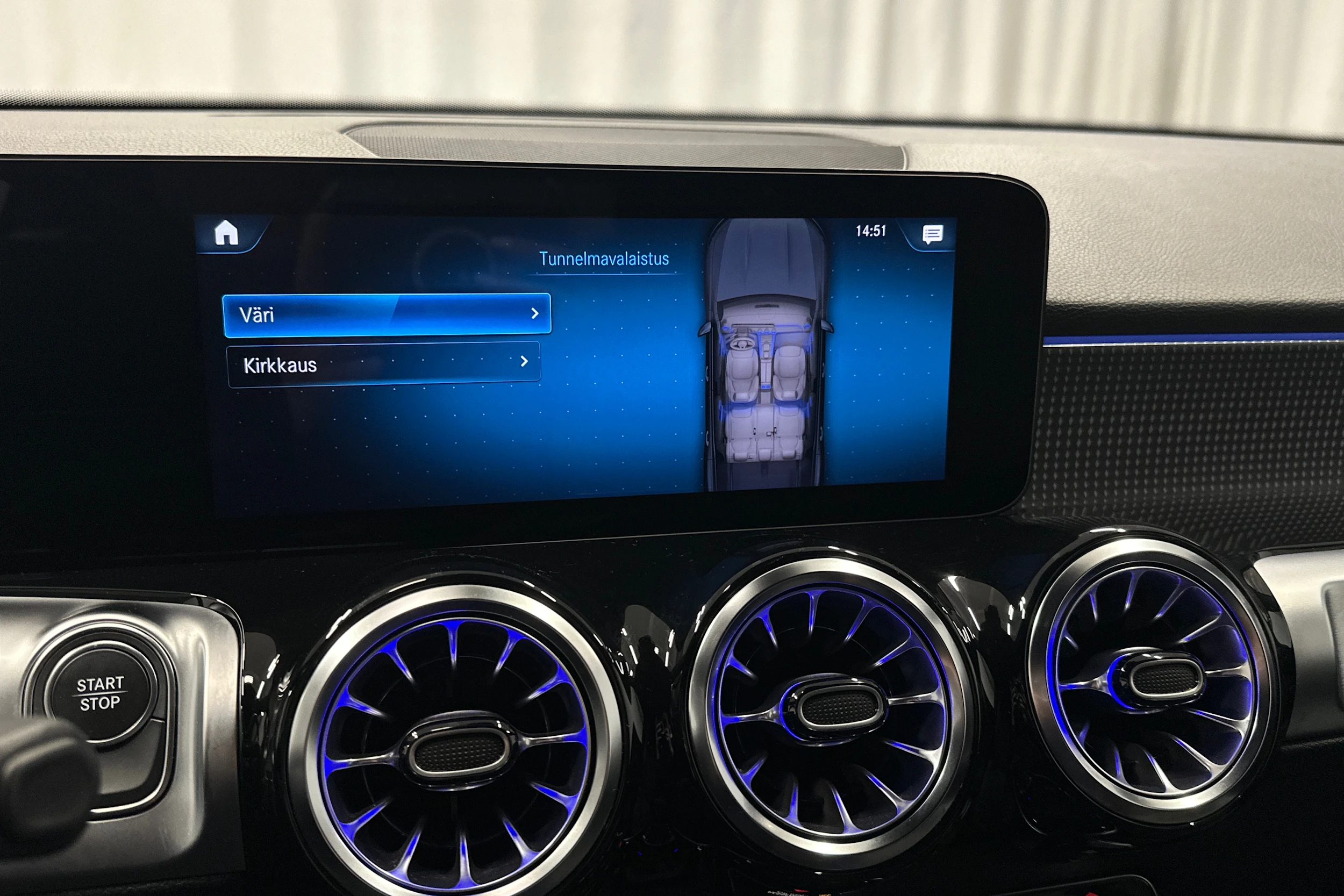 musta Mercedes-Benz EQB 2023 kuva 27.