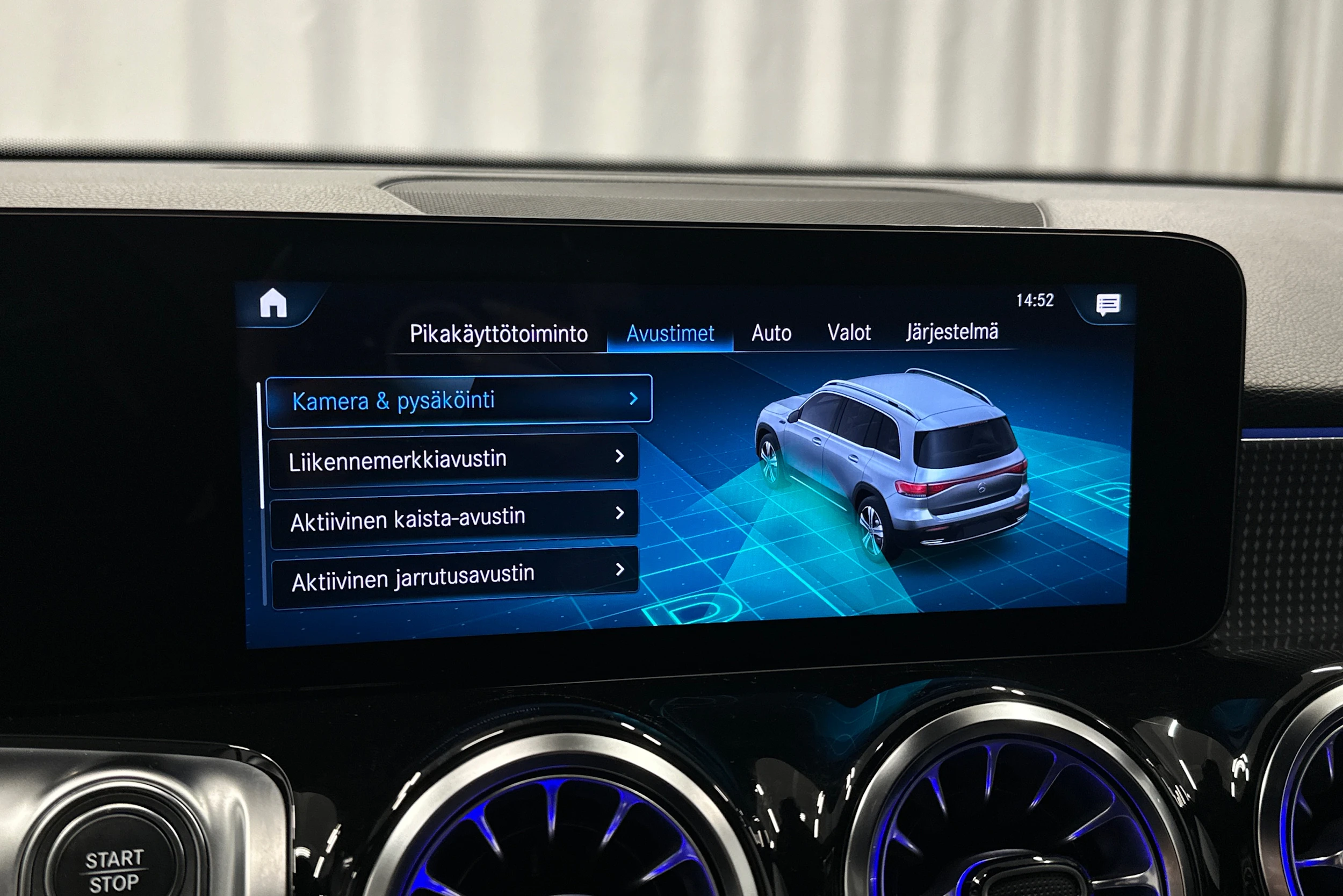 musta Mercedes-Benz EQB 2023 kuva 30.