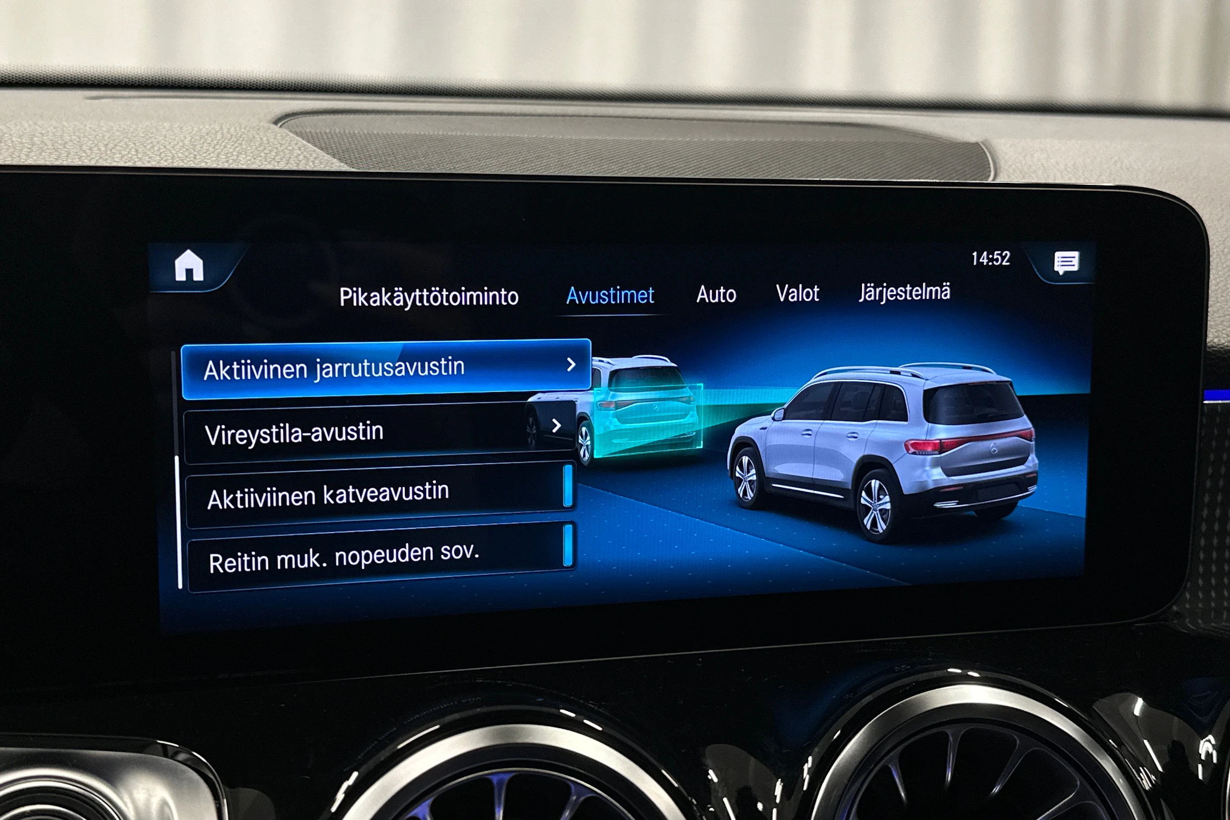 musta Mercedes-Benz EQB 2023 kuva 31.