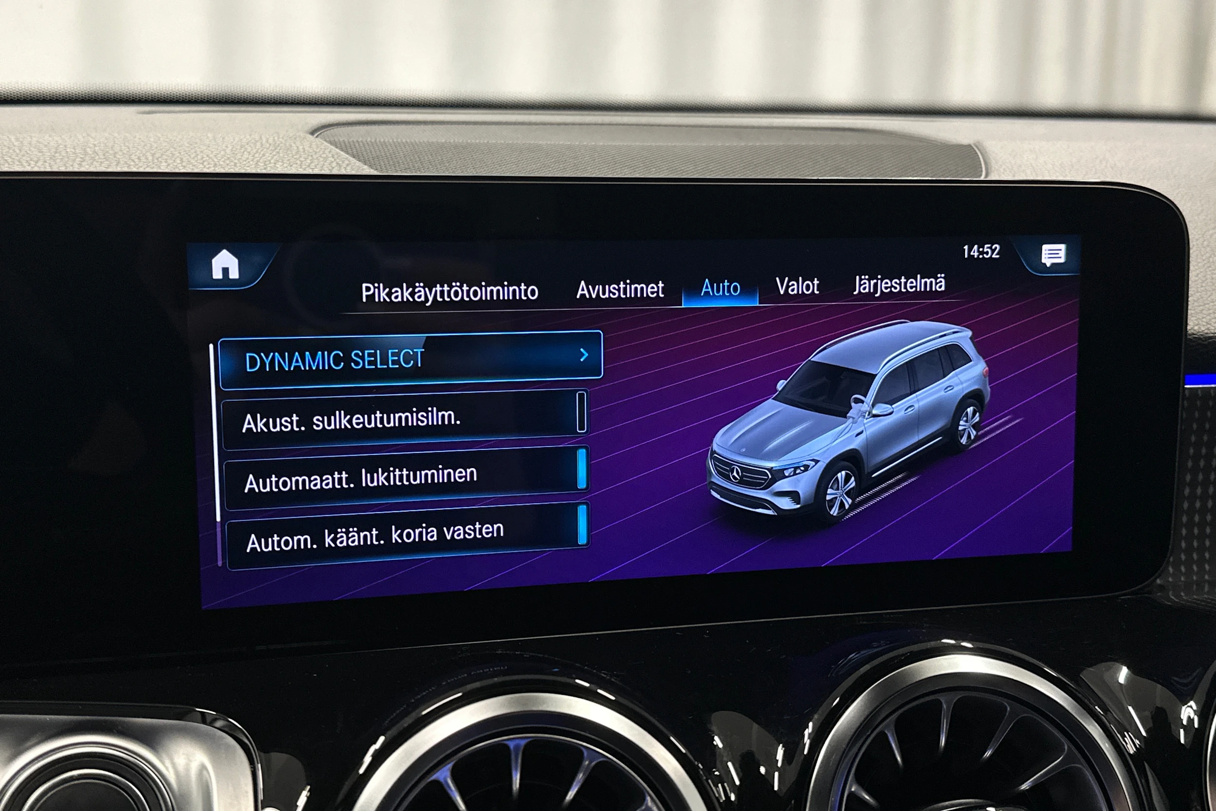 musta Mercedes-Benz EQB 2023 kuva 32.