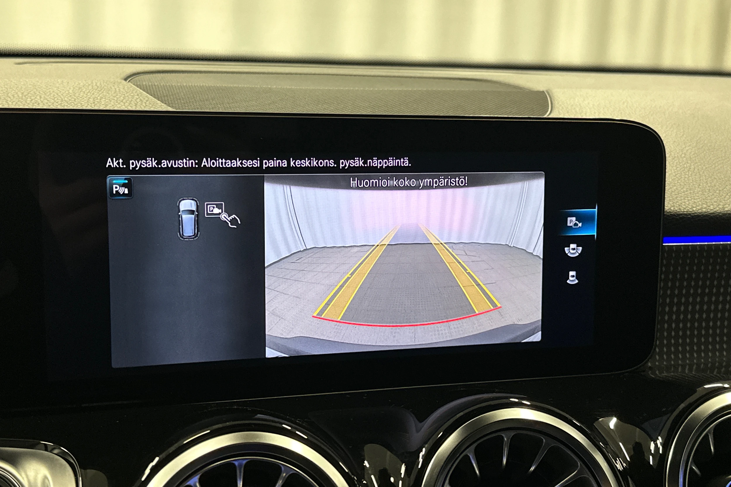 musta Mercedes-Benz EQB 2023 kuva 34.