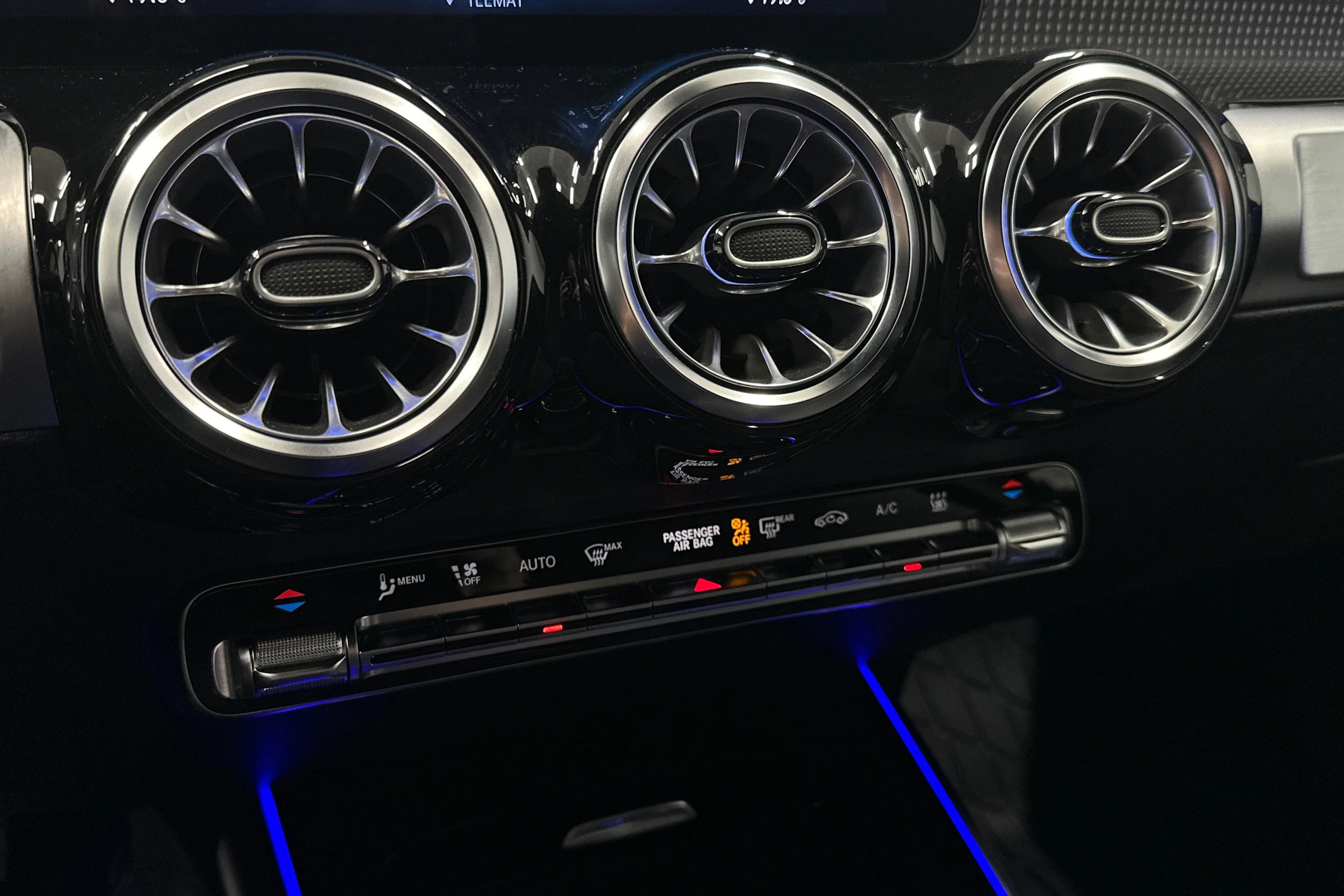 musta Mercedes-Benz EQB 2023 kuva 35.