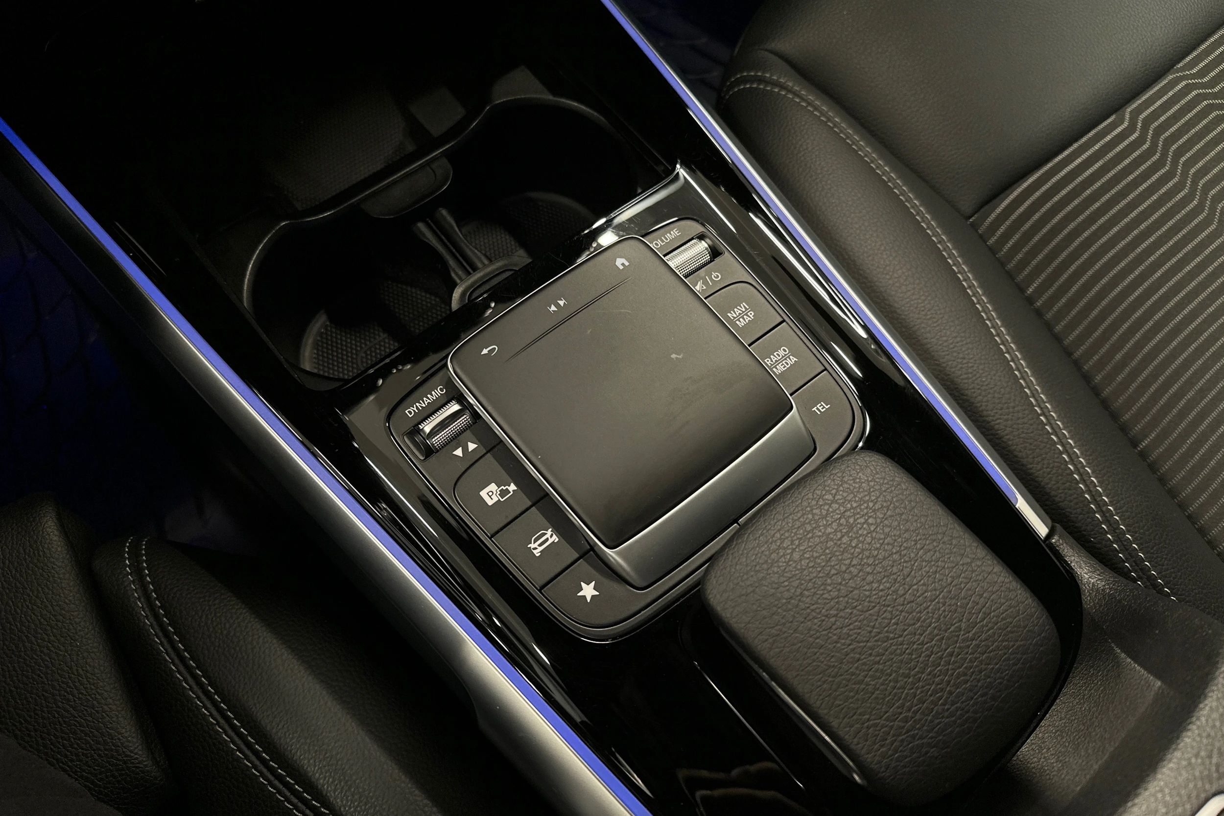 musta Mercedes-Benz EQB 2023 kuva 36.