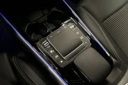 musta Mercedes-Benz EQB 2023 kuva 36.