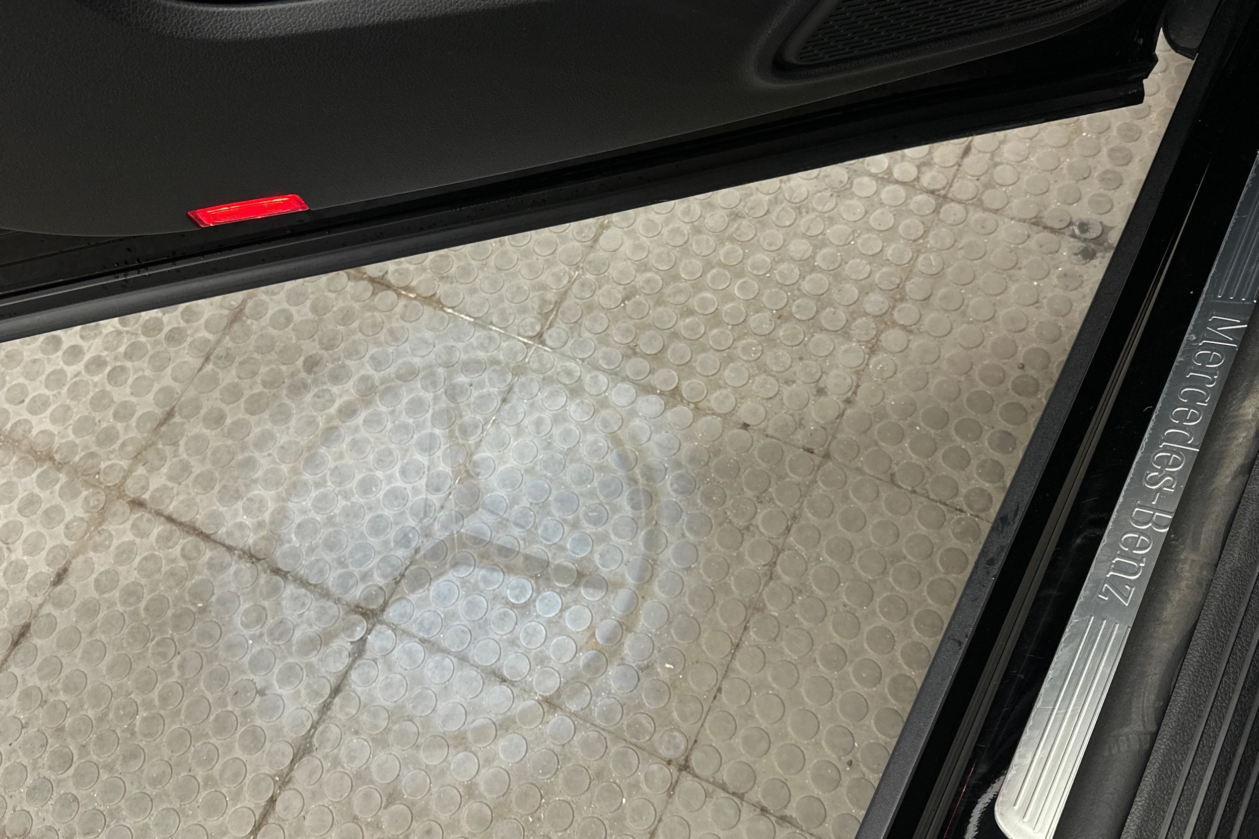 musta Mercedes-Benz EQB 2023 kuva 37.