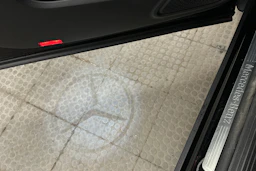 musta Mercedes-Benz EQB 2023 kuva 37.
