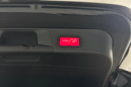 musta Mercedes-Benz EQB 2023 kuva 40.