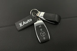musta Mercedes-Benz EQB 2023 kuva 41.