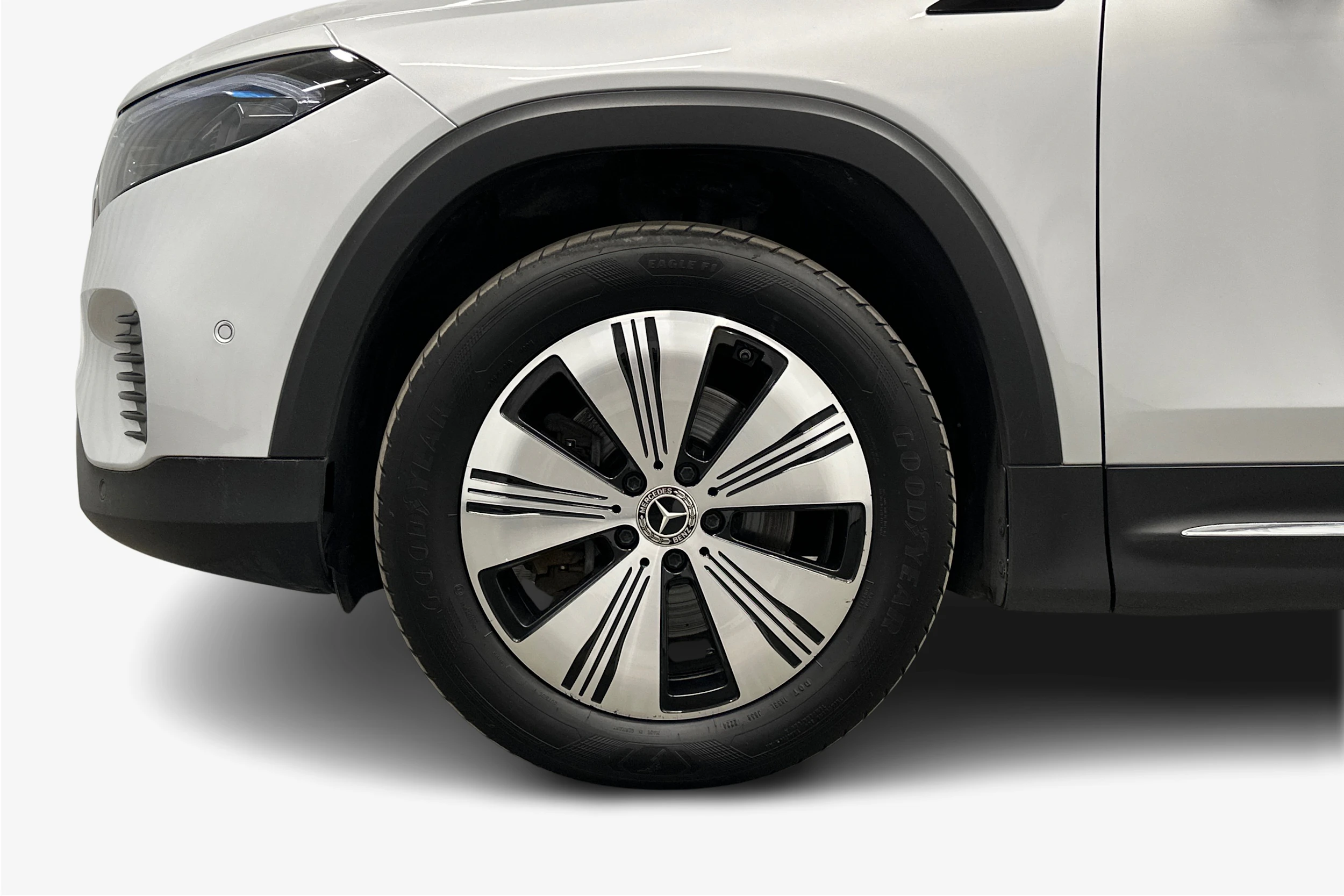 hopea Mercedes-Benz EQB 2023 kuva 9.