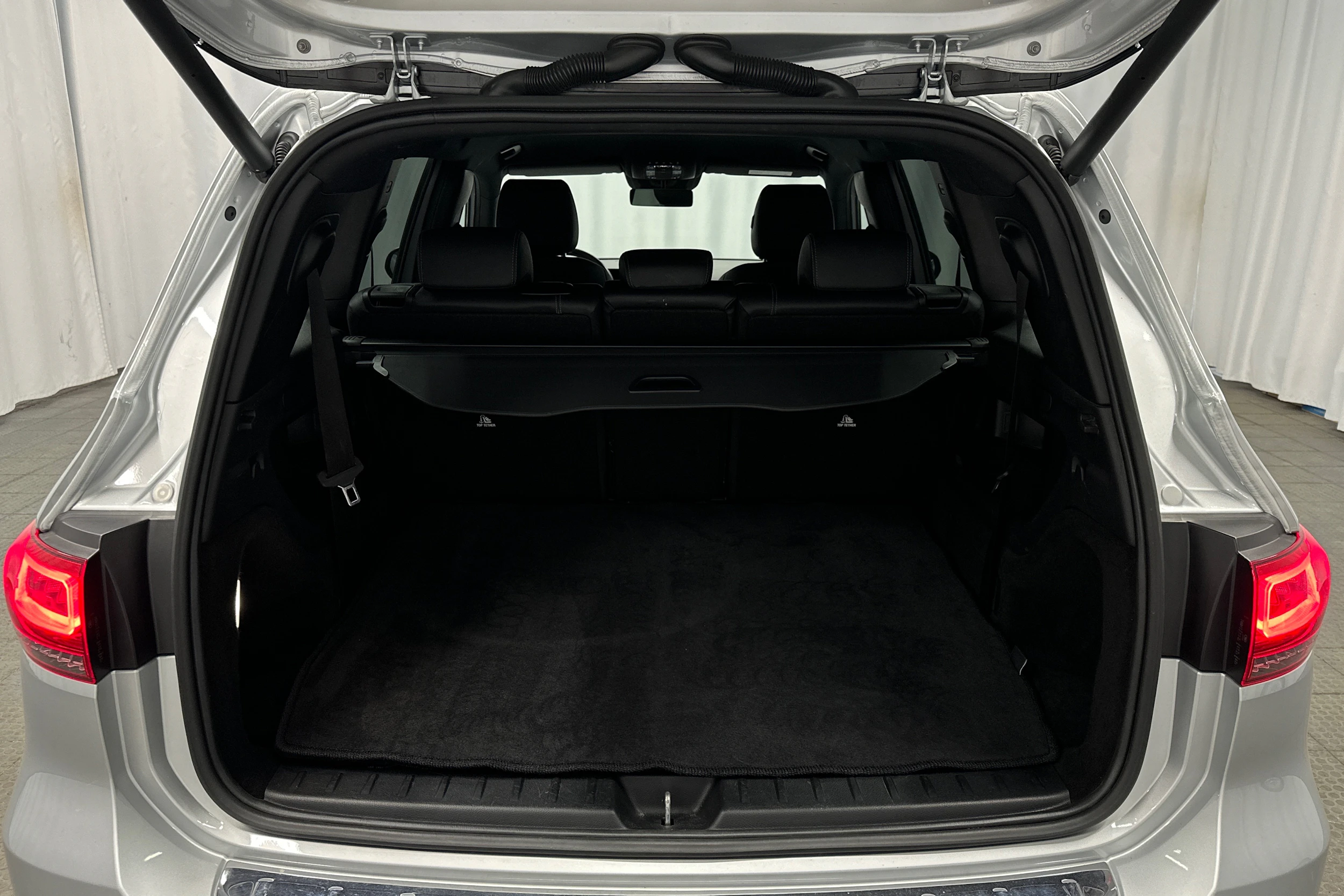 hopea Mercedes-Benz EQB 2023 kuva 11.