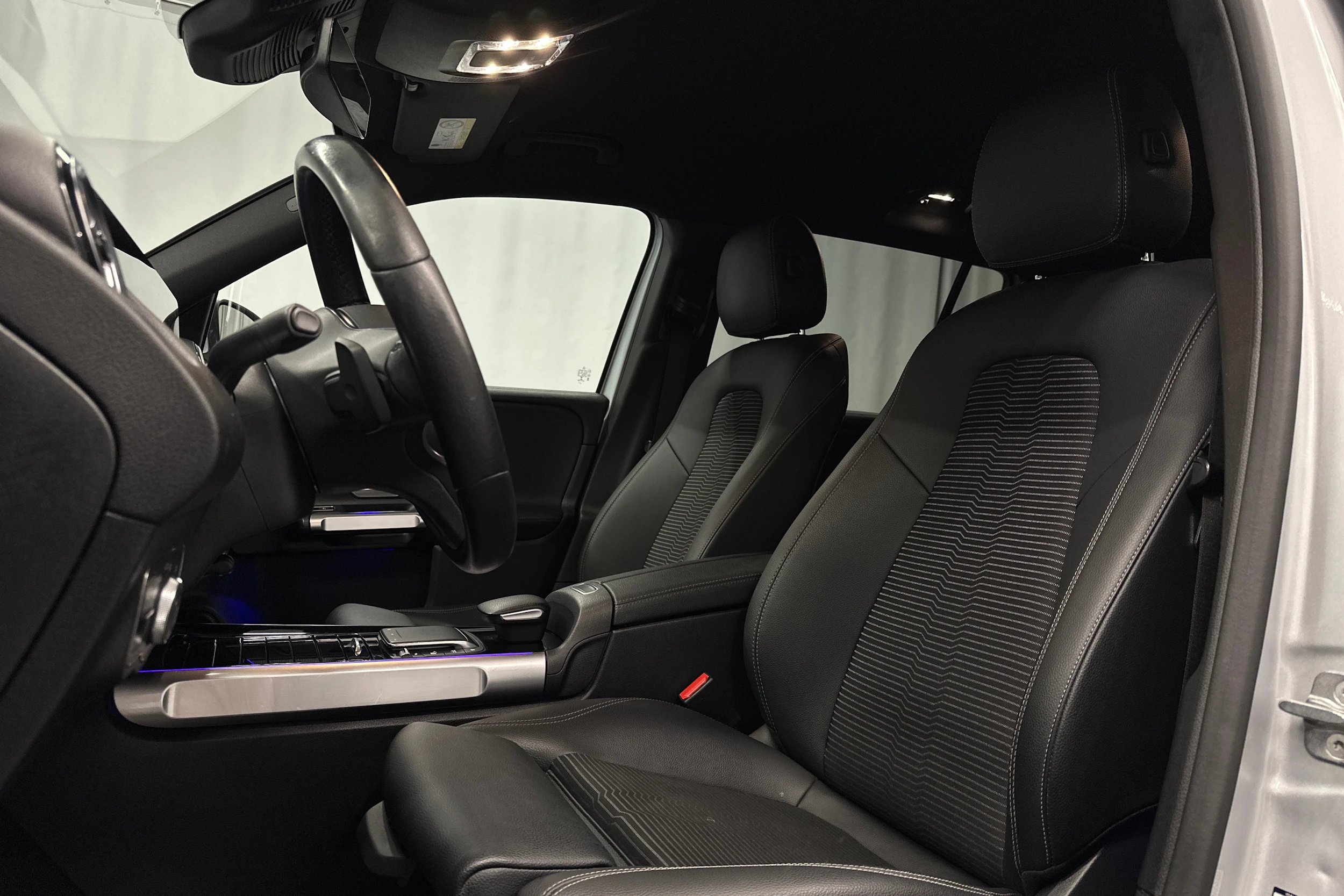 hopea Mercedes-Benz EQB 2023 kuva 14.
