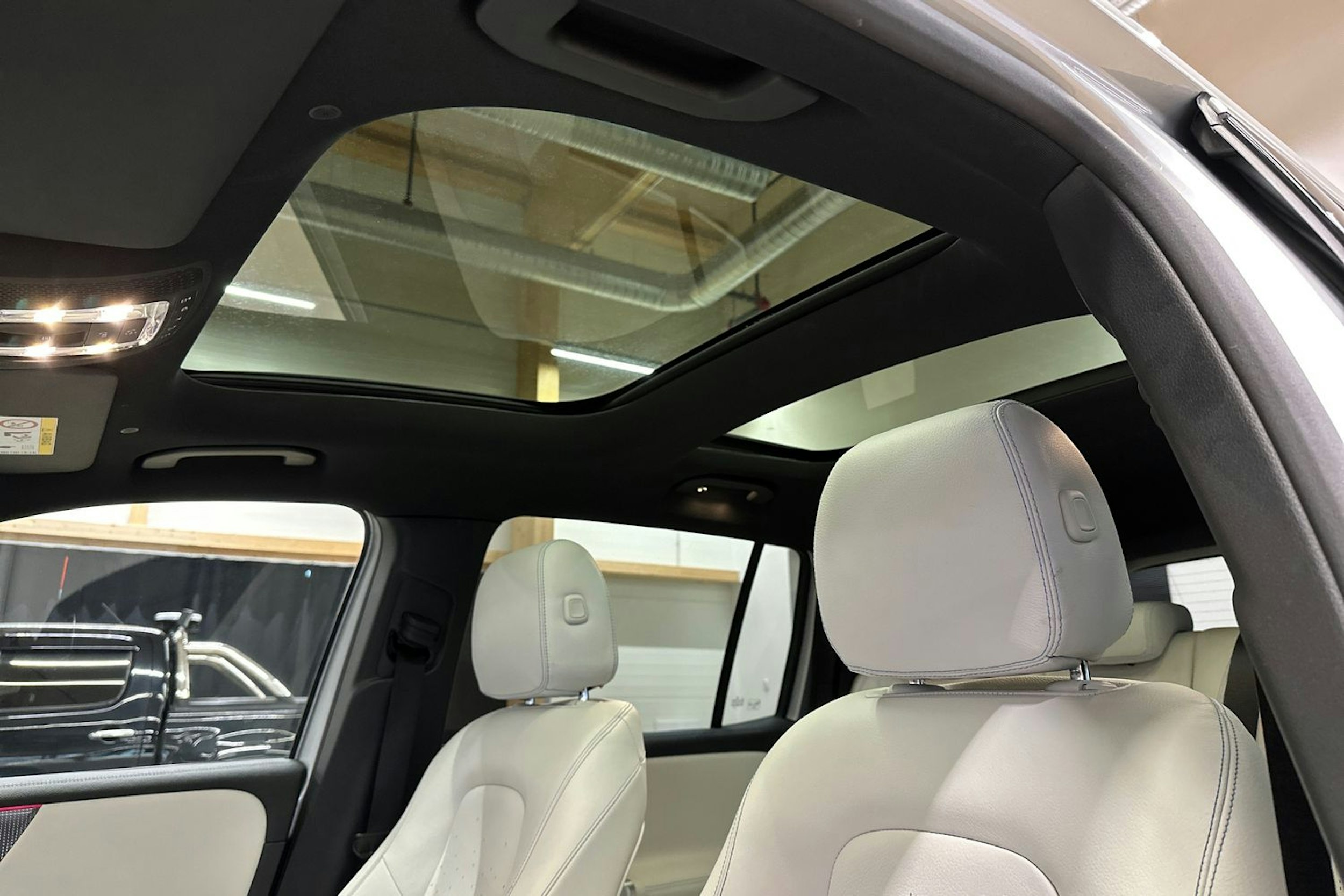 harmaa Mercedes-Benz EQB 2023 kuva 17.