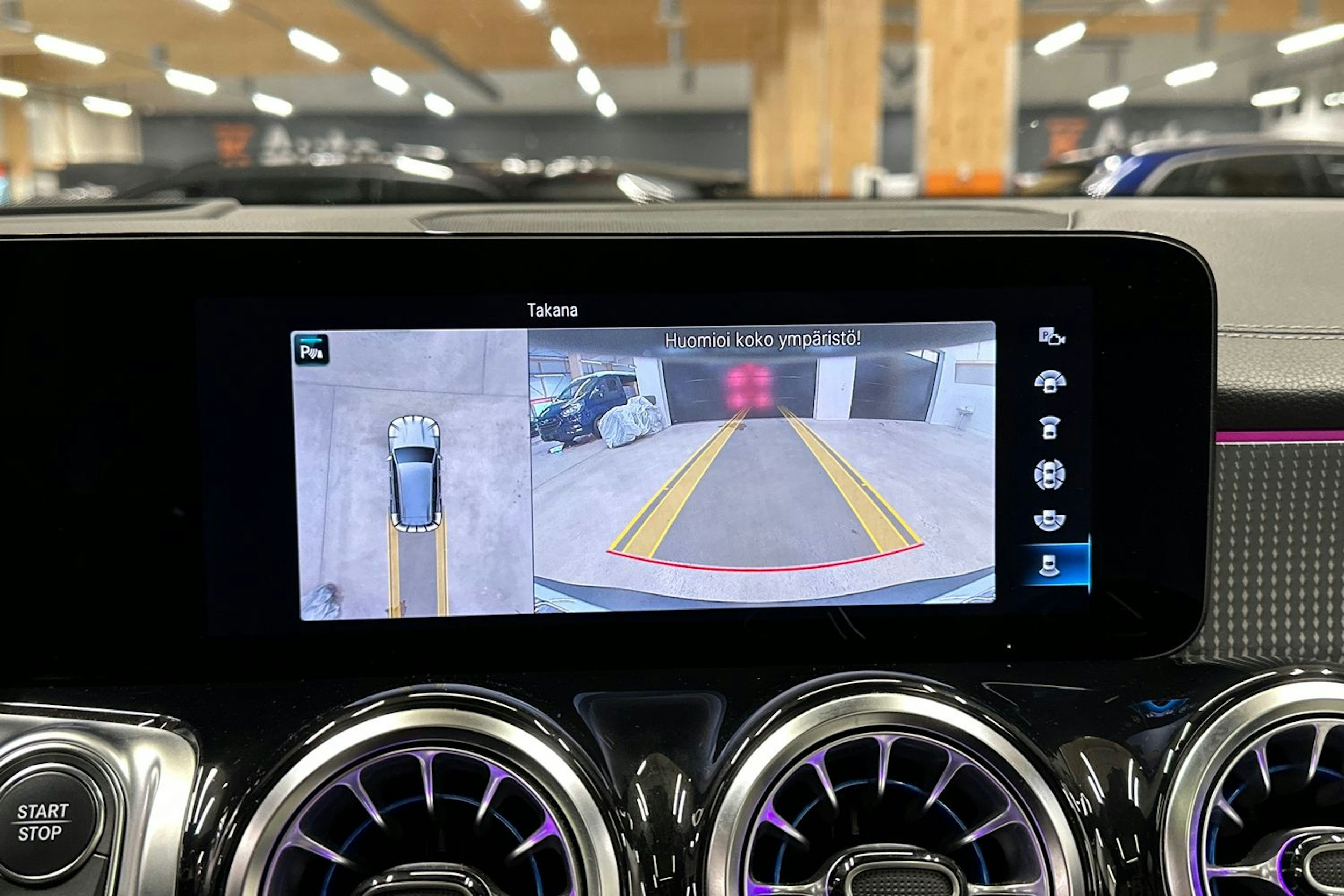 harmaa Mercedes-Benz EQB 2023 kuva 18.