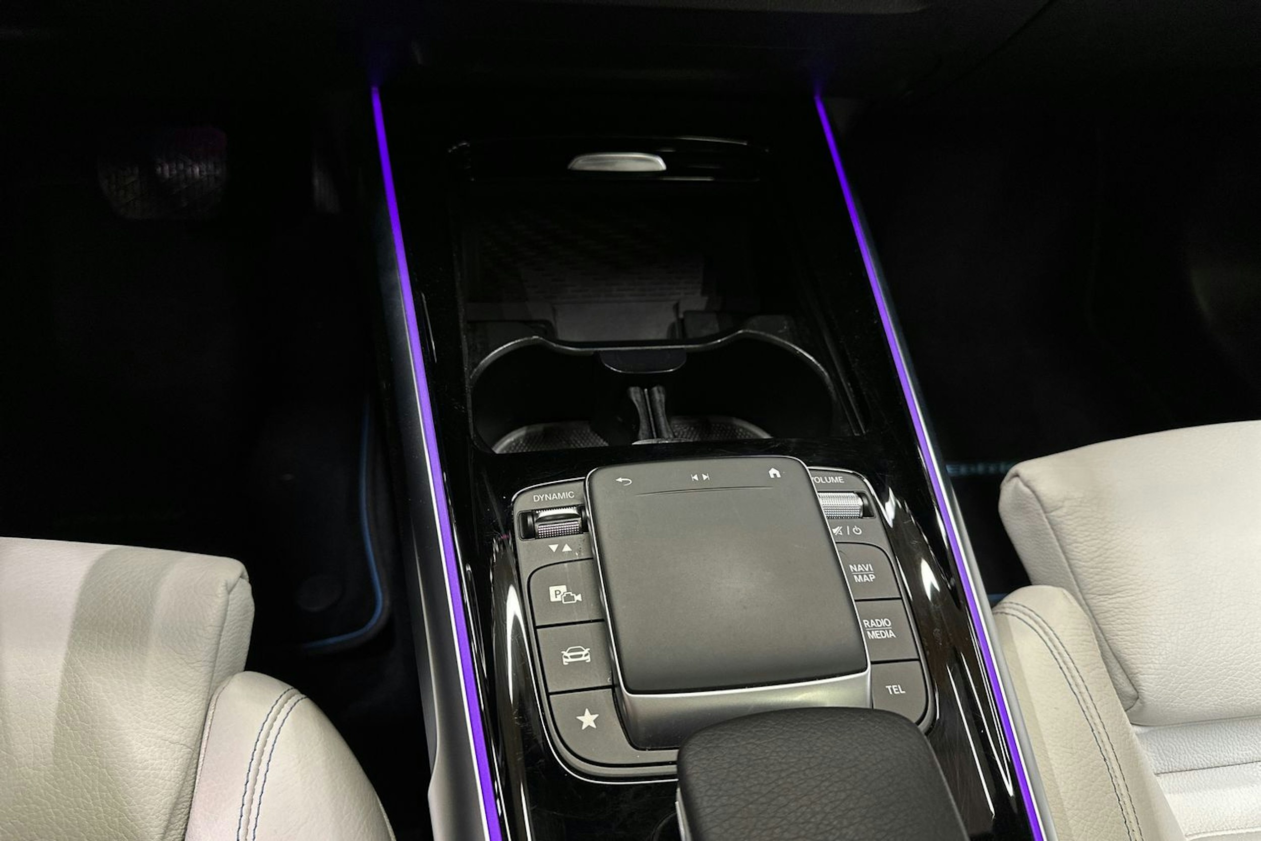 harmaa Mercedes-Benz EQB 2023 kuva 24.