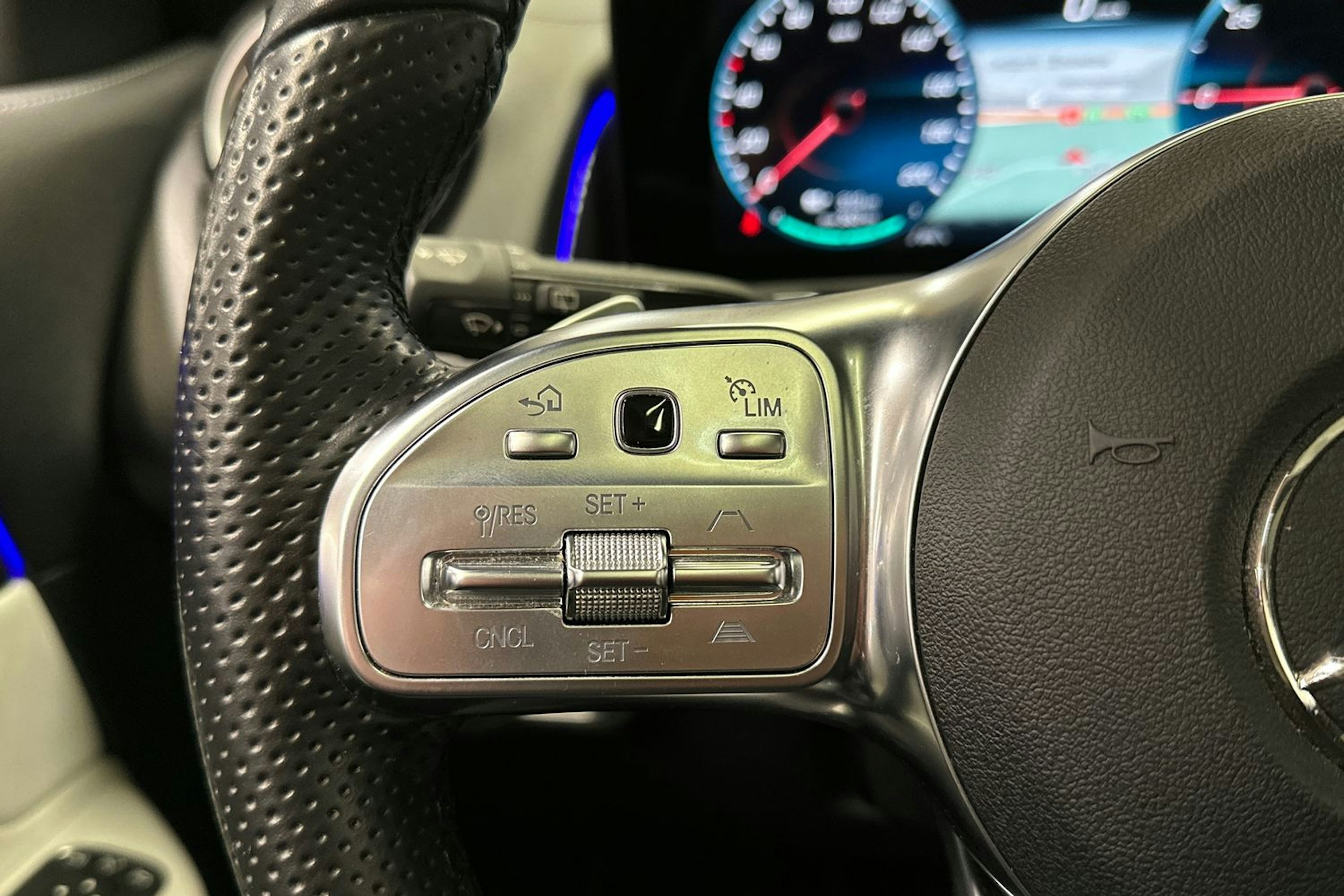 harmaa Mercedes-Benz EQB 2023 kuva 27.