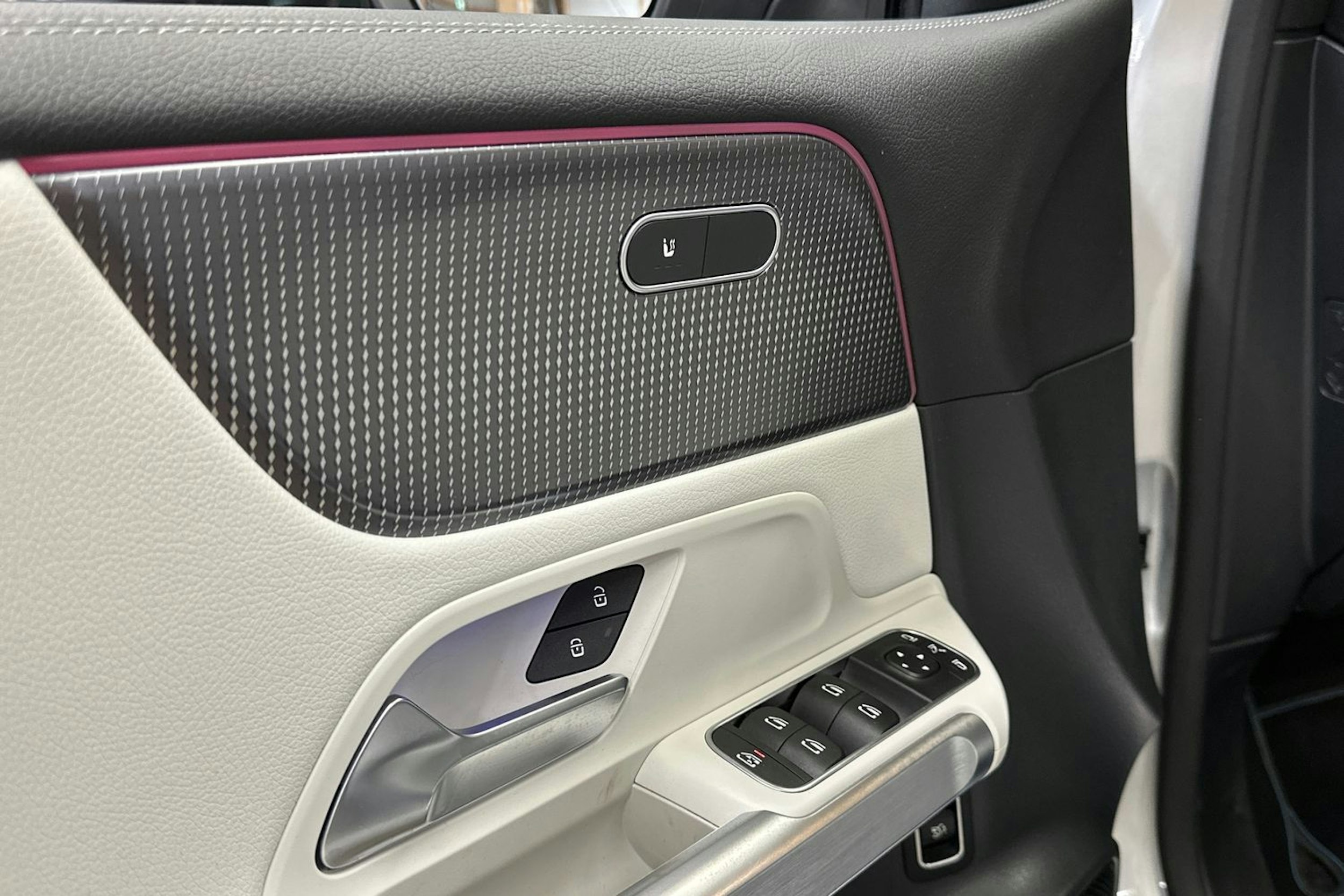 harmaa Mercedes-Benz EQB 2023 kuva 30.