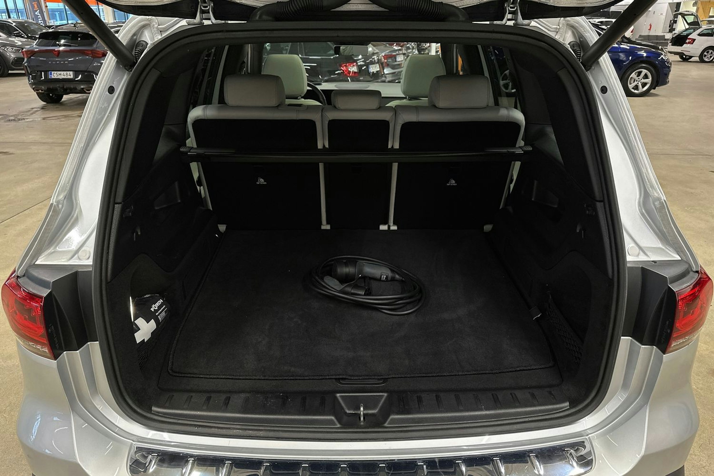 harmaa Mercedes-Benz EQB 2023 kuva 32.