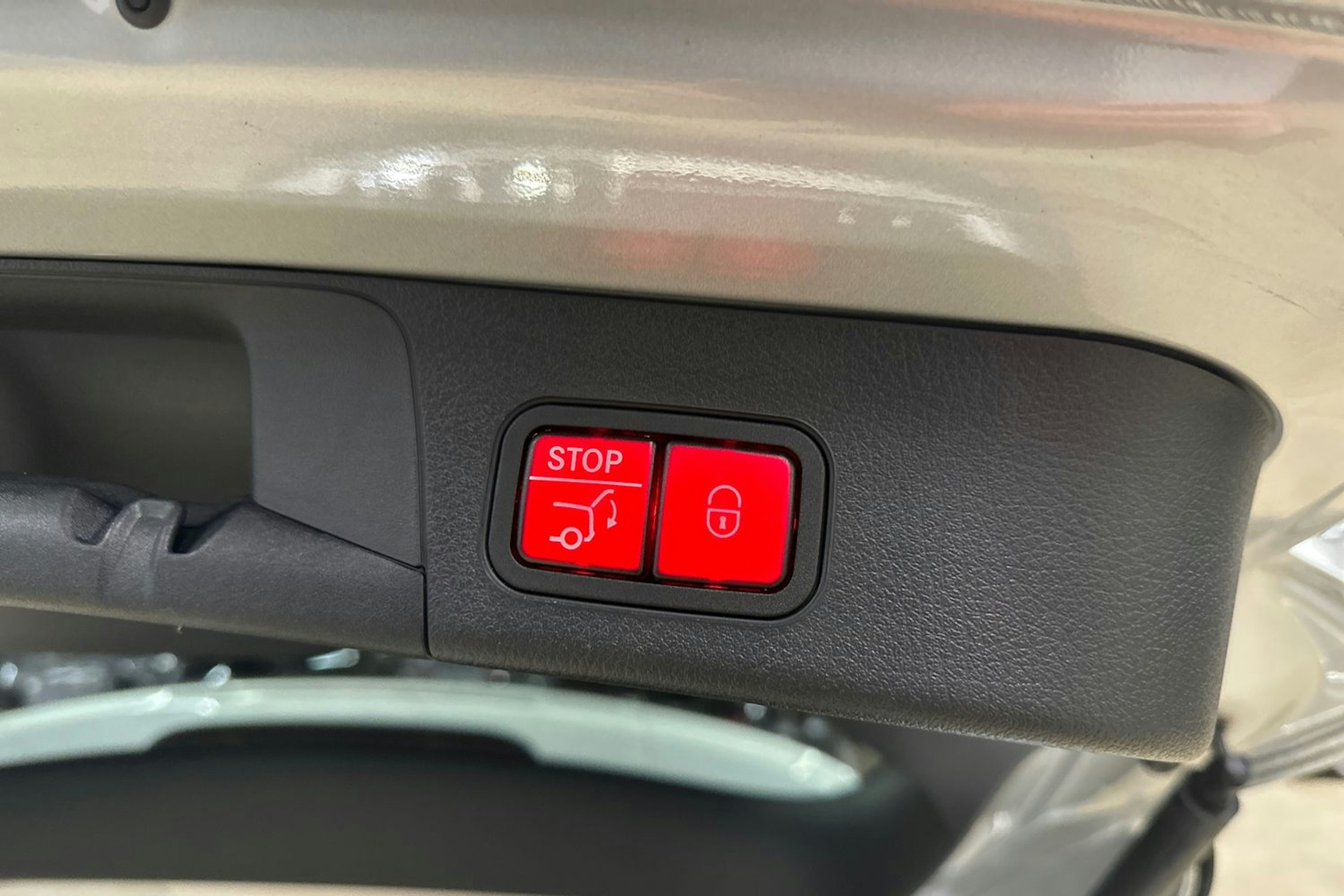 harmaa Mercedes-Benz EQB 2023 kuva 33.