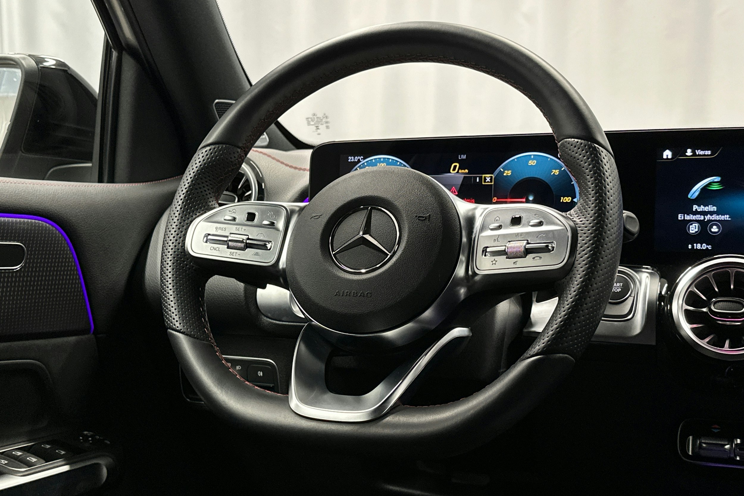 harmaa Mercedes-Benz EQB 2023 kuva 18.