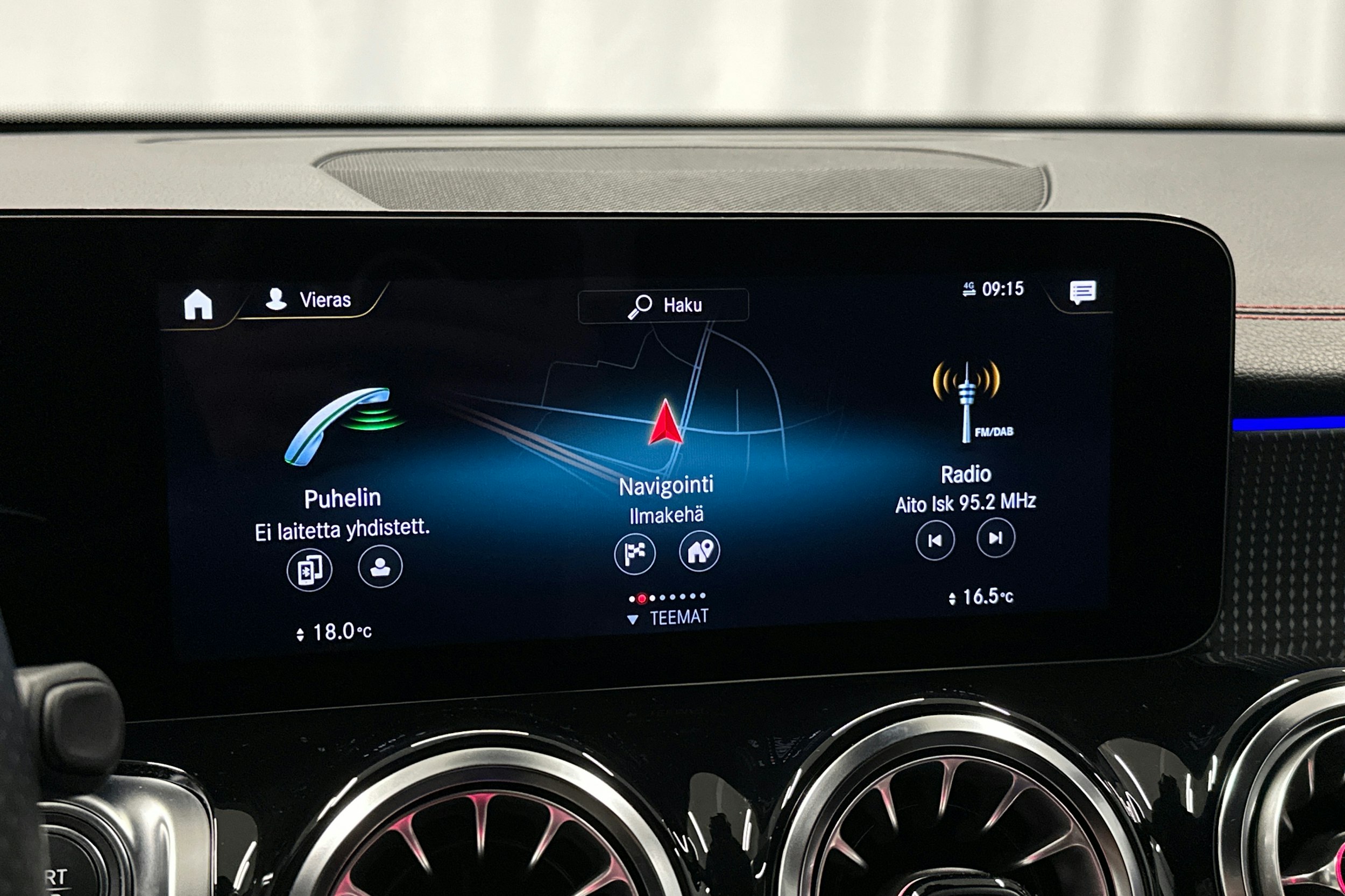 harmaa Mercedes-Benz EQB 2023 kuva 23.