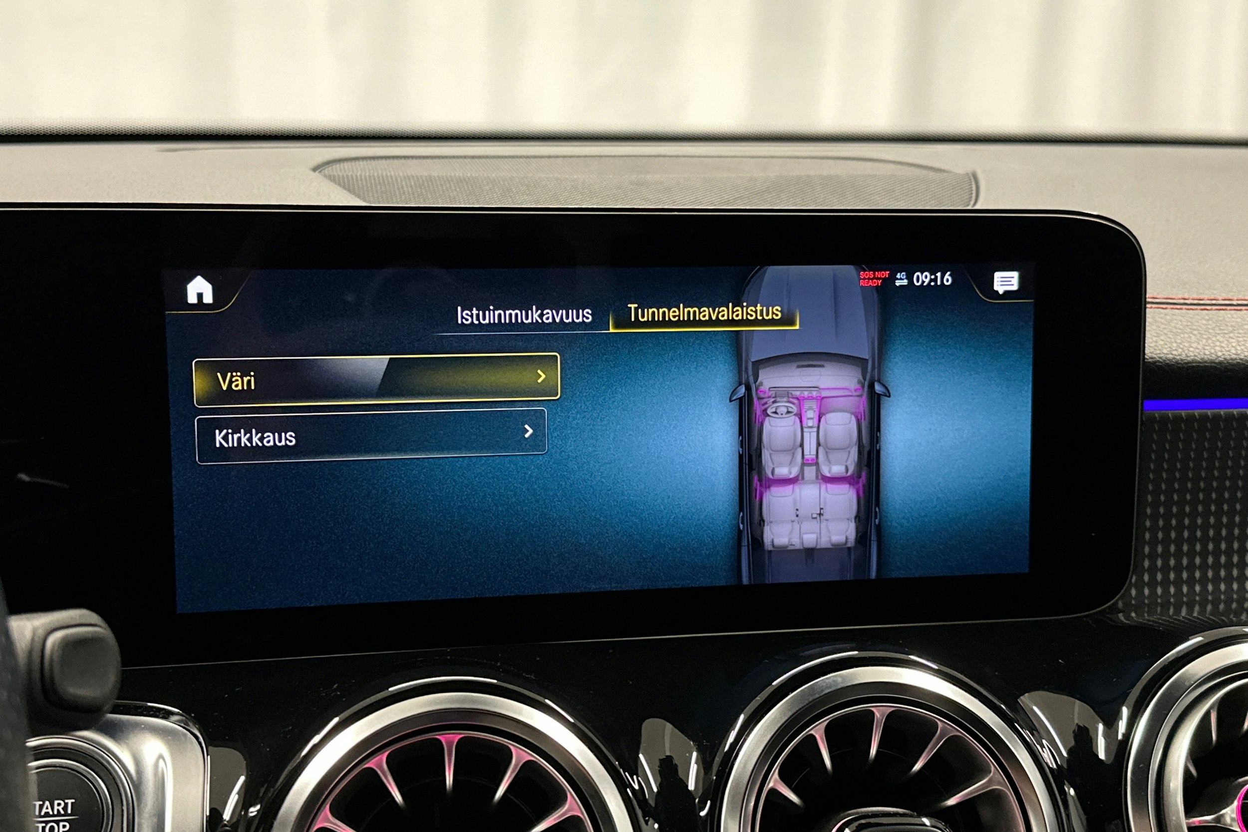 harmaa Mercedes-Benz EQB 2023 kuva 26.