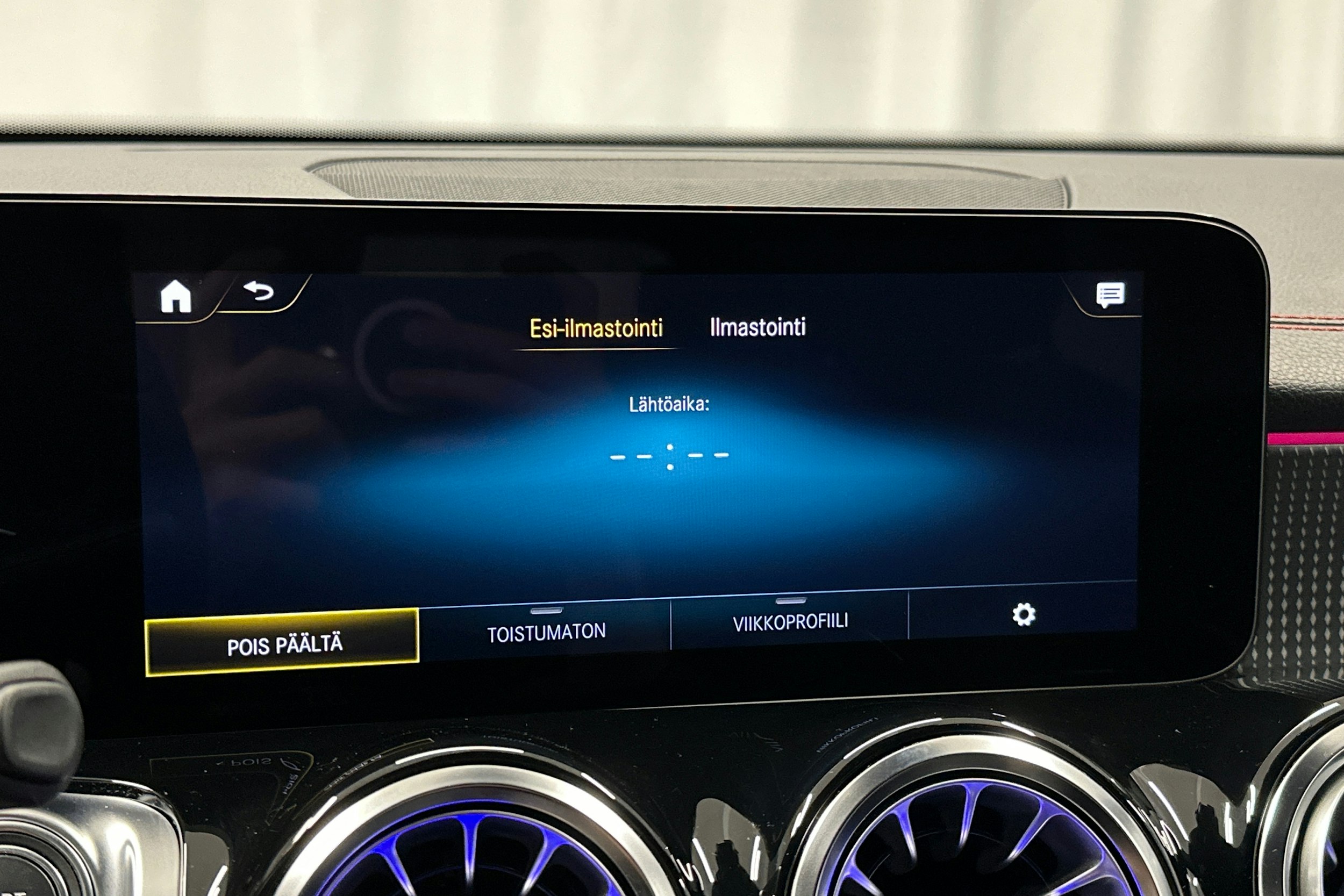harmaa Mercedes-Benz EQB 2023 kuva 27.