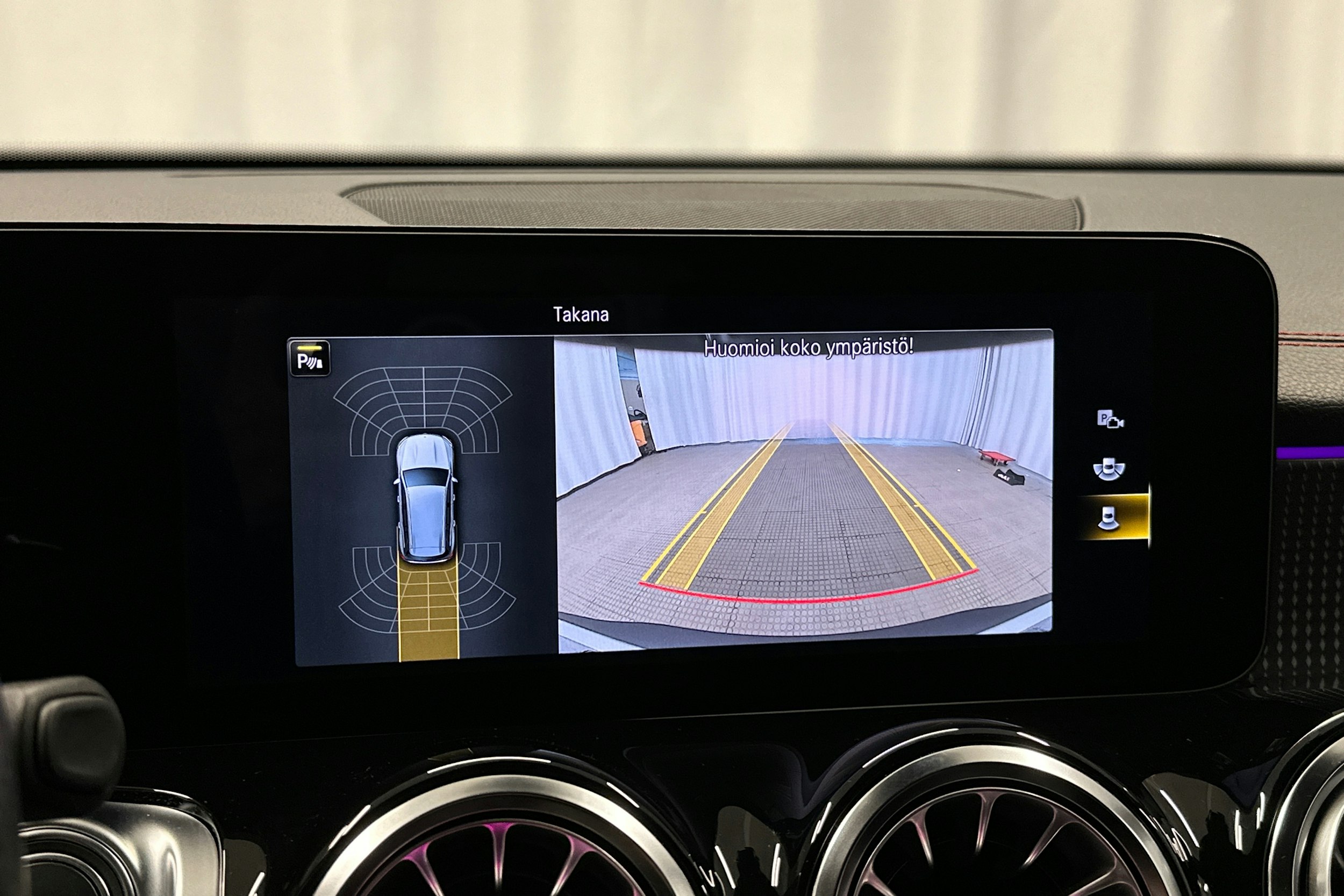 harmaa Mercedes-Benz EQB 2023 kuva 28.