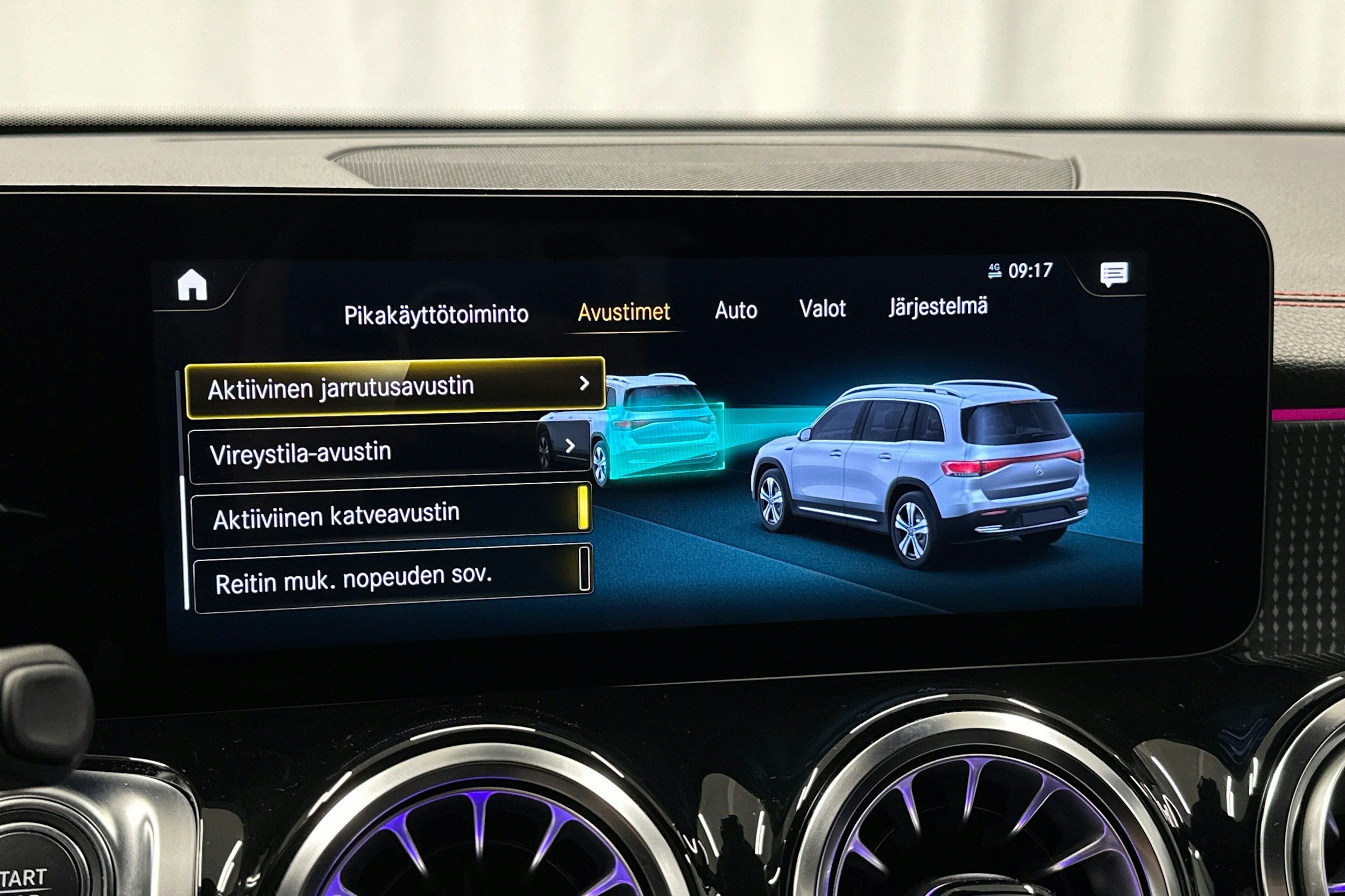 harmaa Mercedes-Benz EQB 2023 kuva 30.