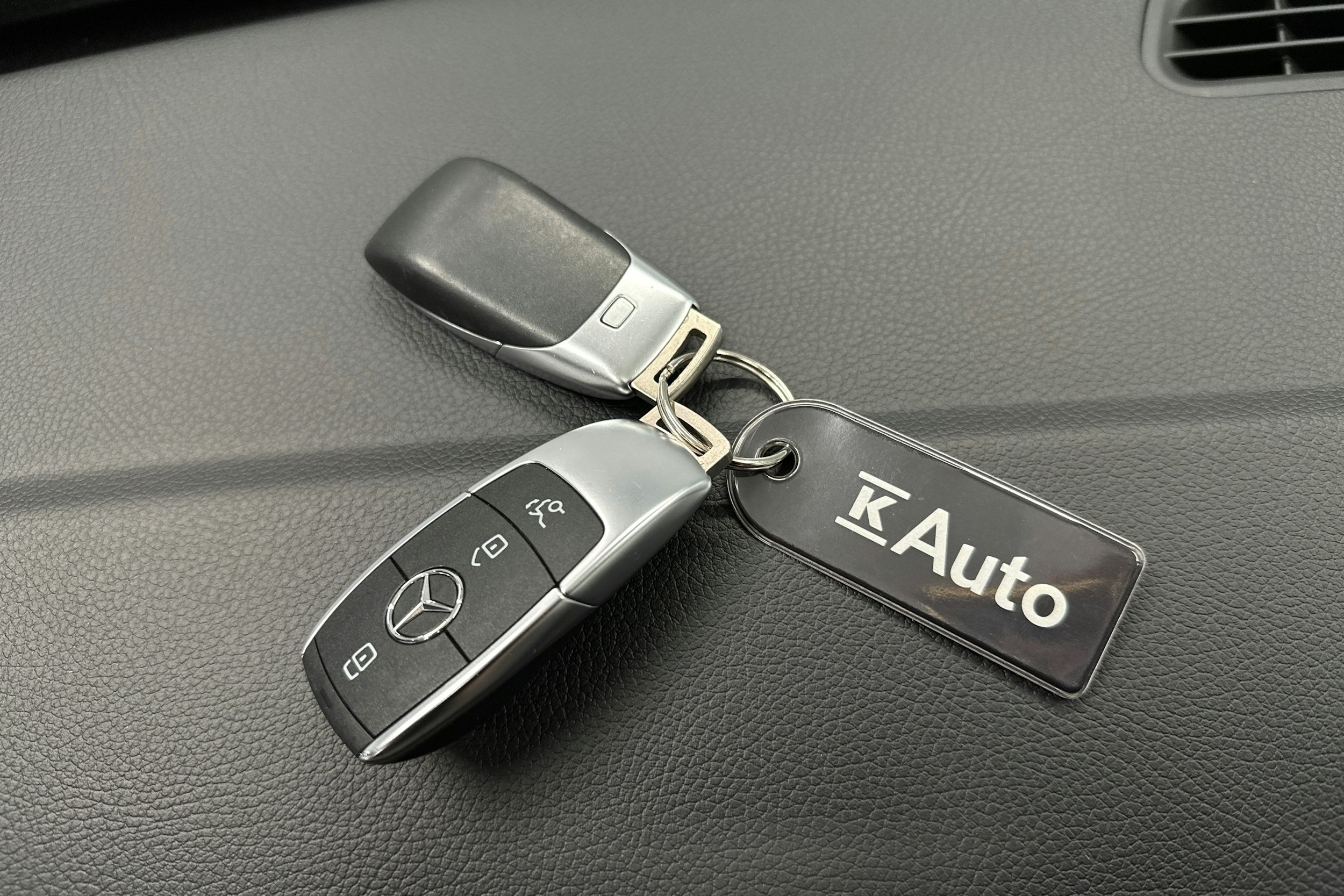 harmaa Mercedes-Benz EQB 2023 kuva 33.