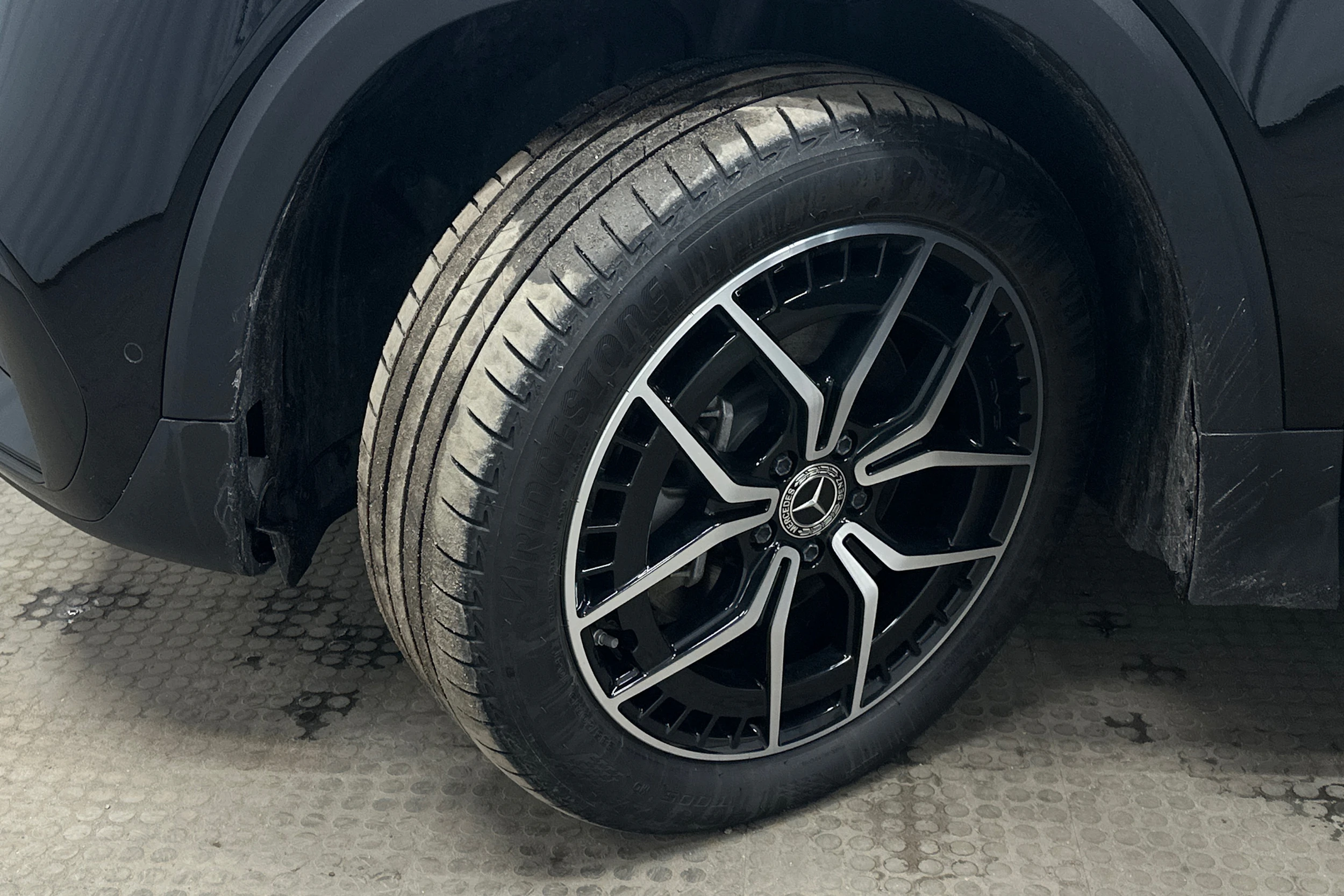 musta Mercedes-Benz EQB 2023 kuva 10.