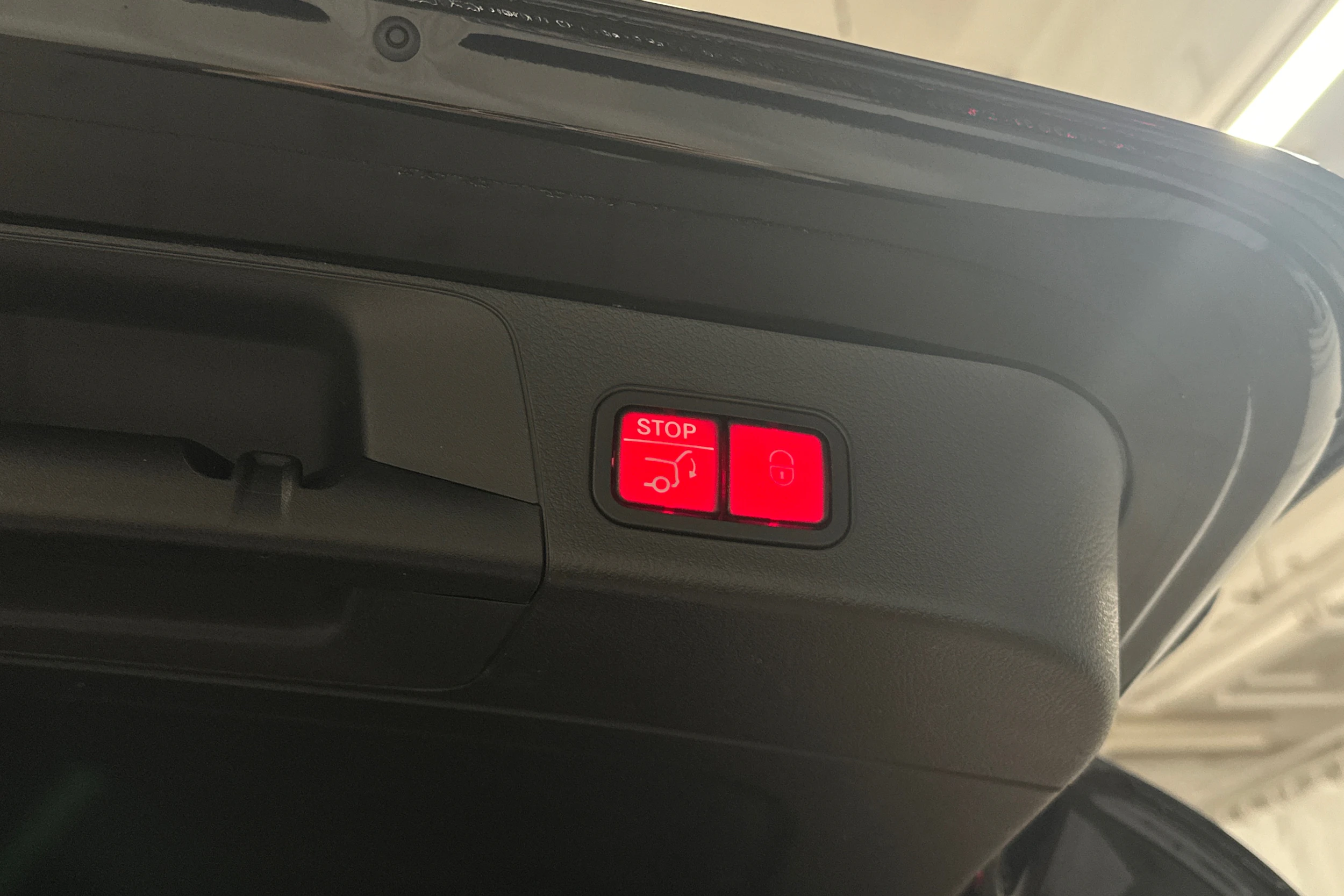 musta Mercedes-Benz EQB 2023 kuva 12.