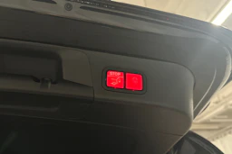 musta Mercedes-Benz EQB 2023 kuva 12.