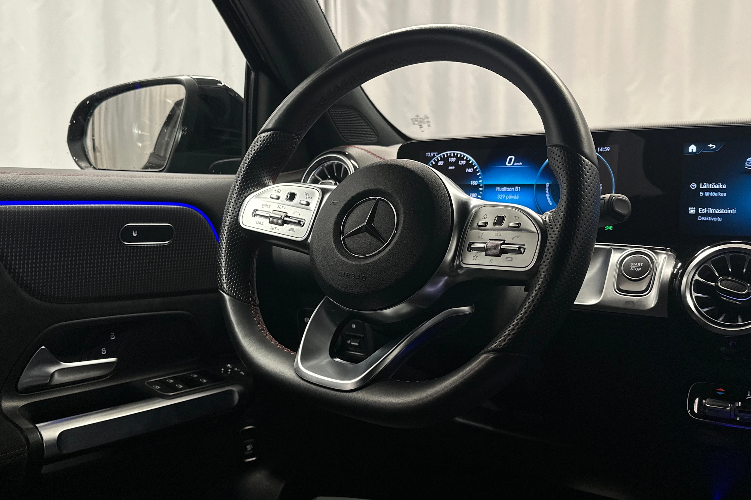 musta Mercedes-Benz EQB 2023 kuva 15.